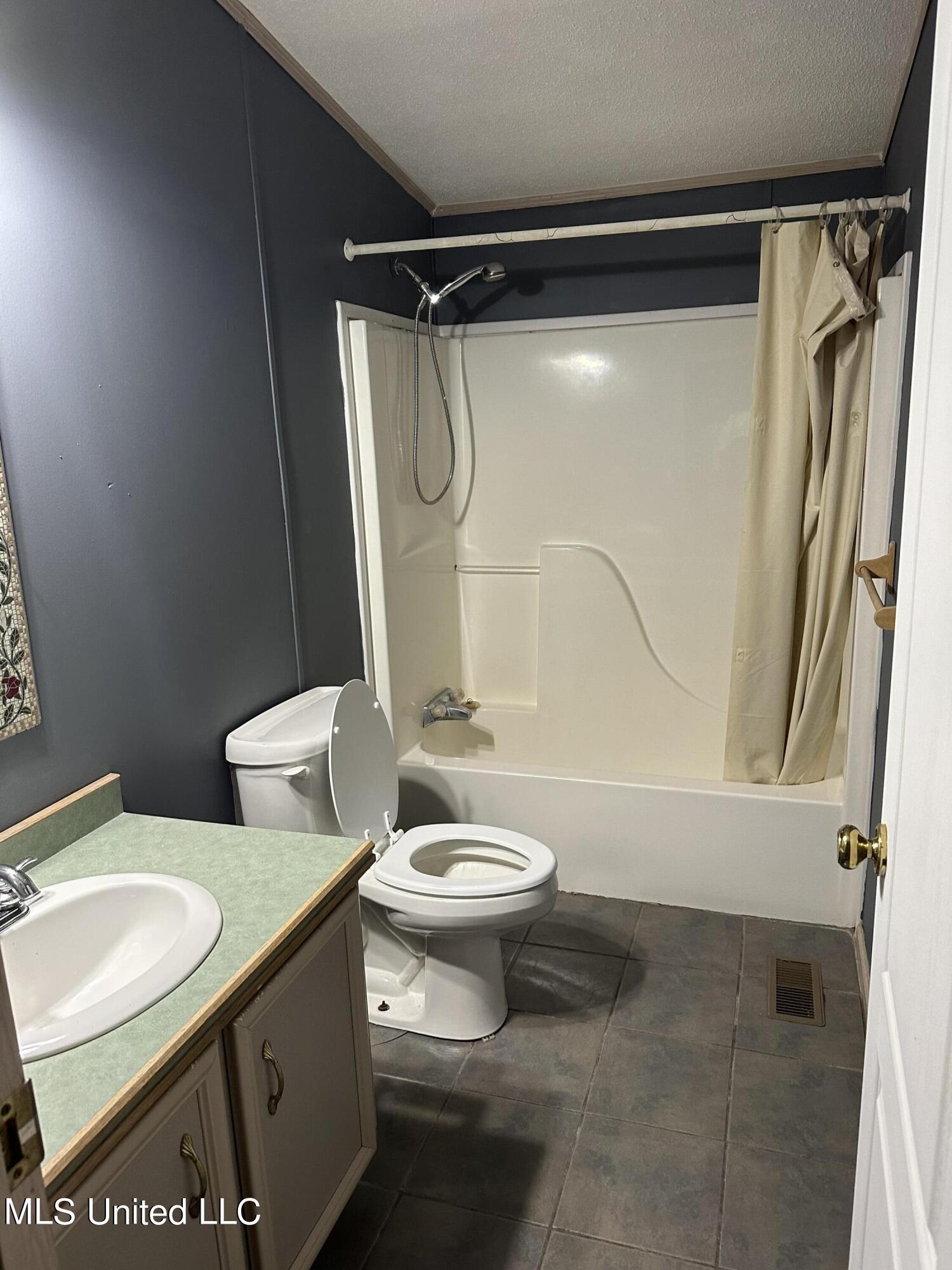 6601 Woodlake Lane Property Photo 15