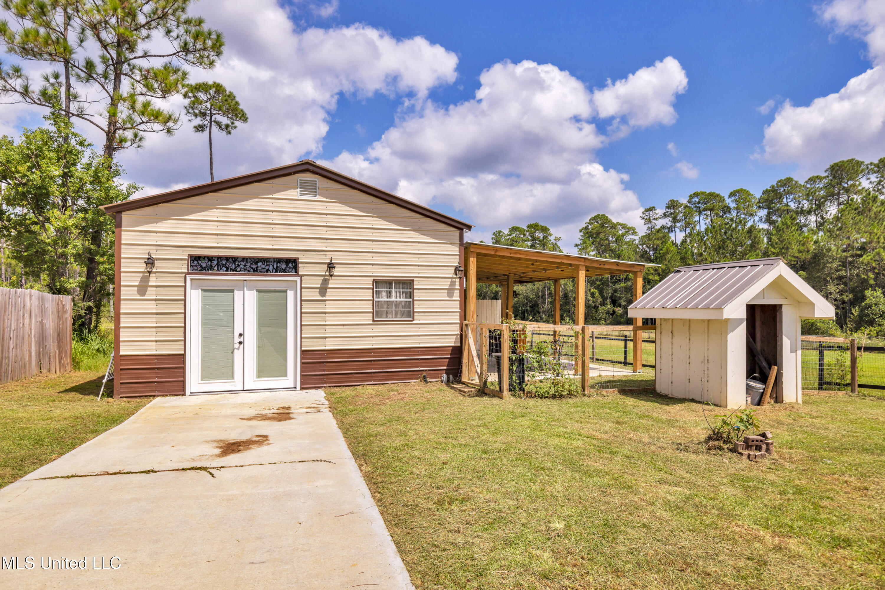 15655 Krohn Road Property Photo 6