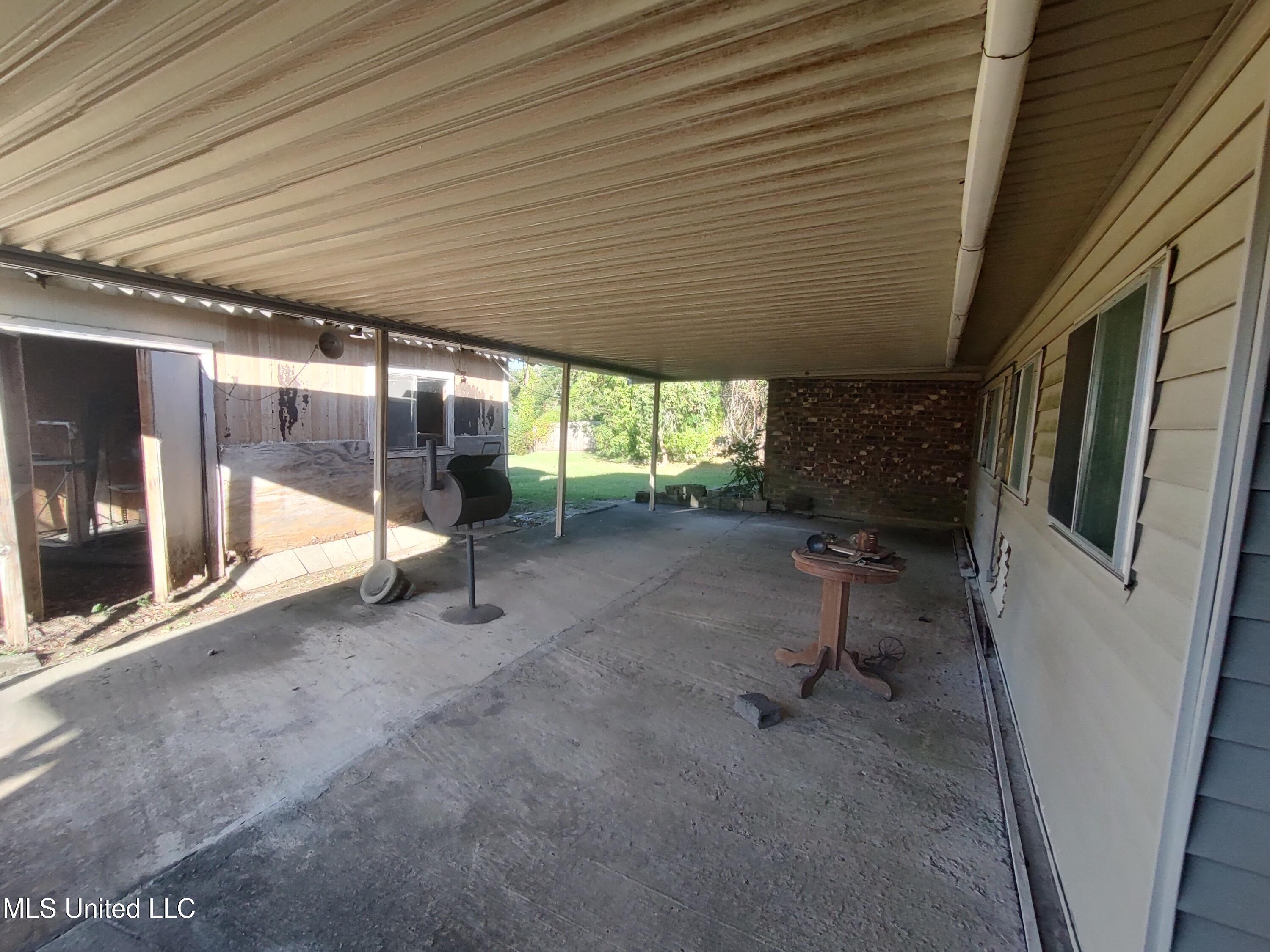 203 Lynwood Drive Property Photo 5