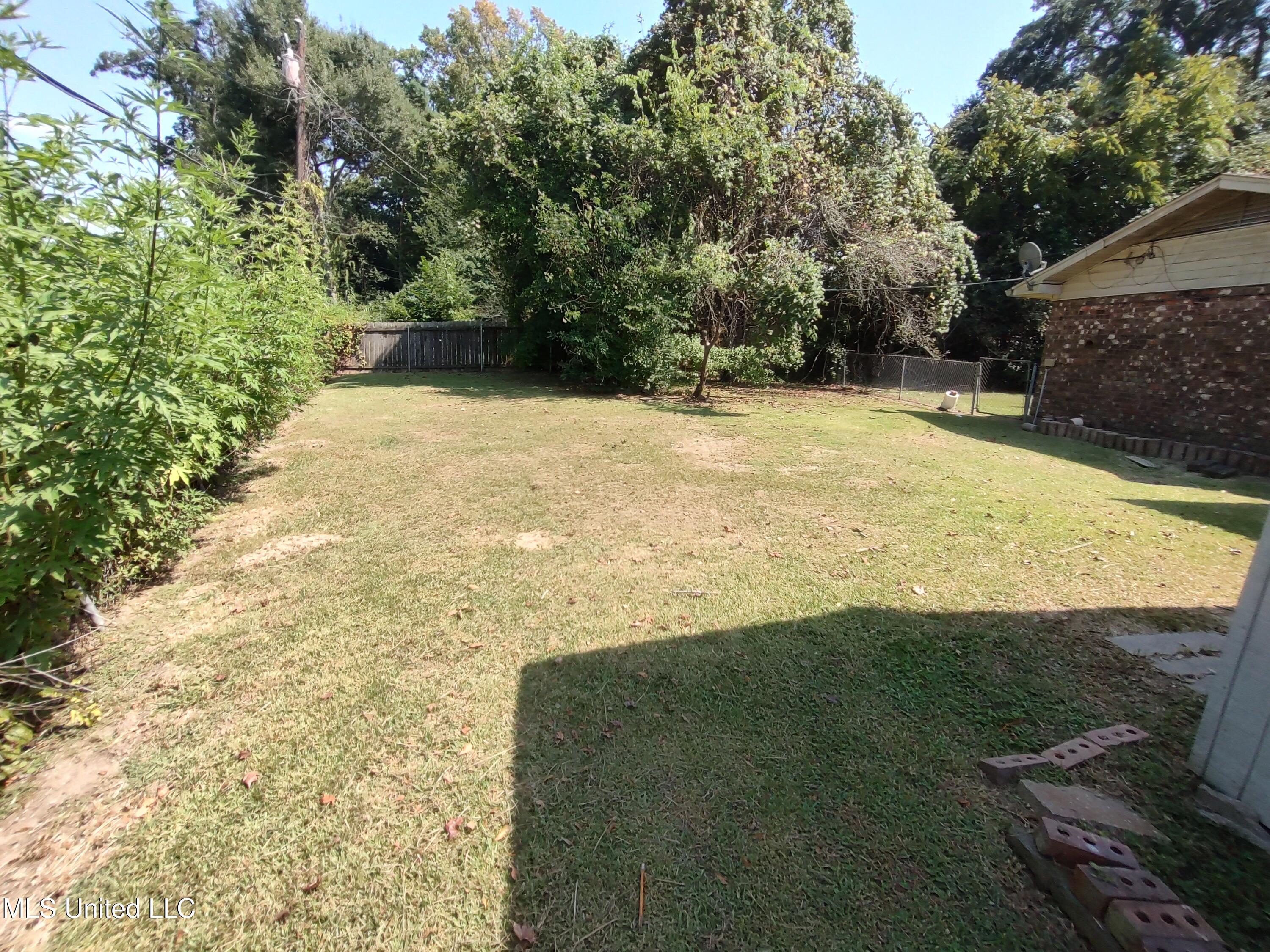 203 Lynwood Drive Property Photo 6