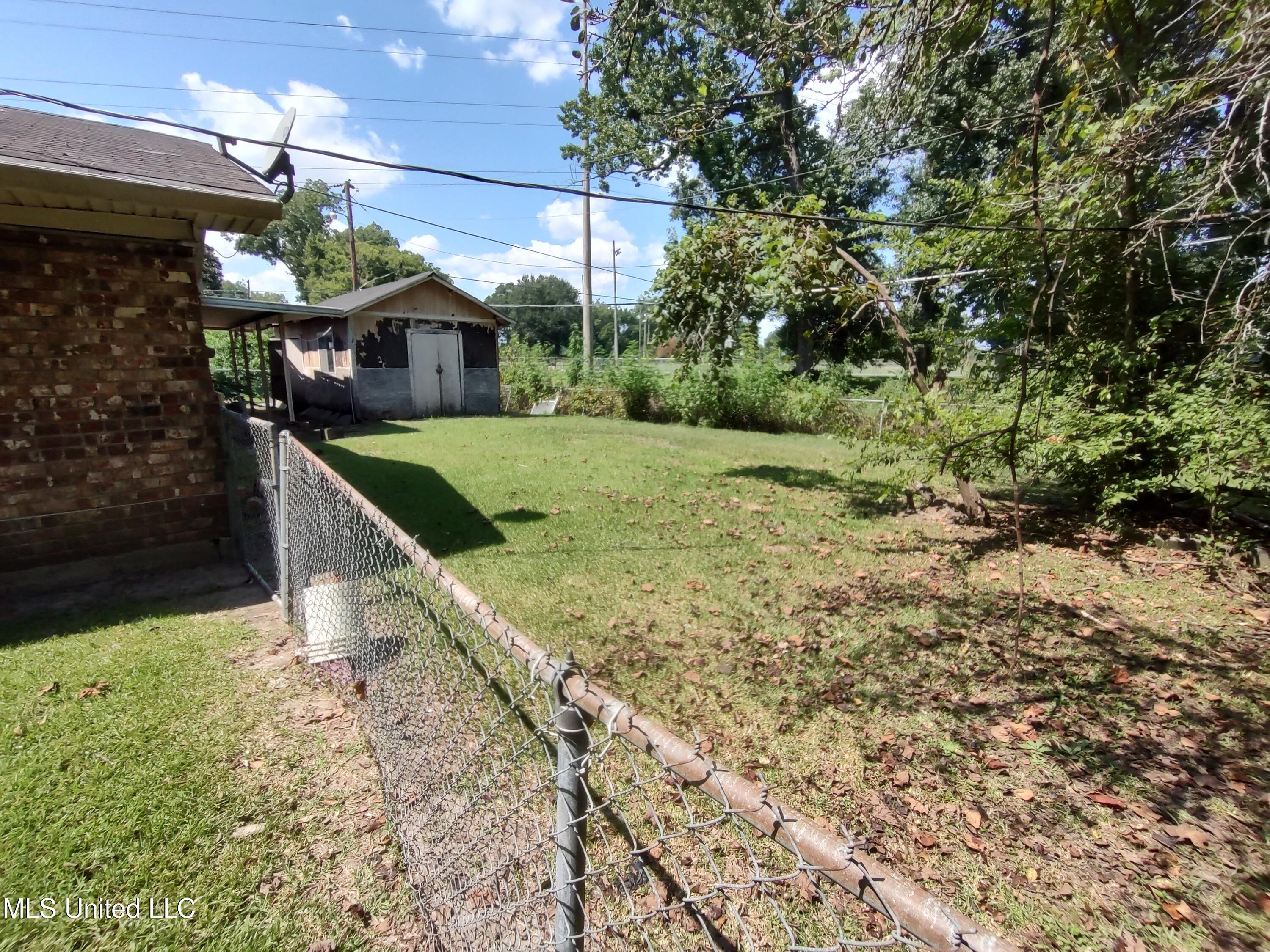 203 Lynwood Drive Property Photo 8