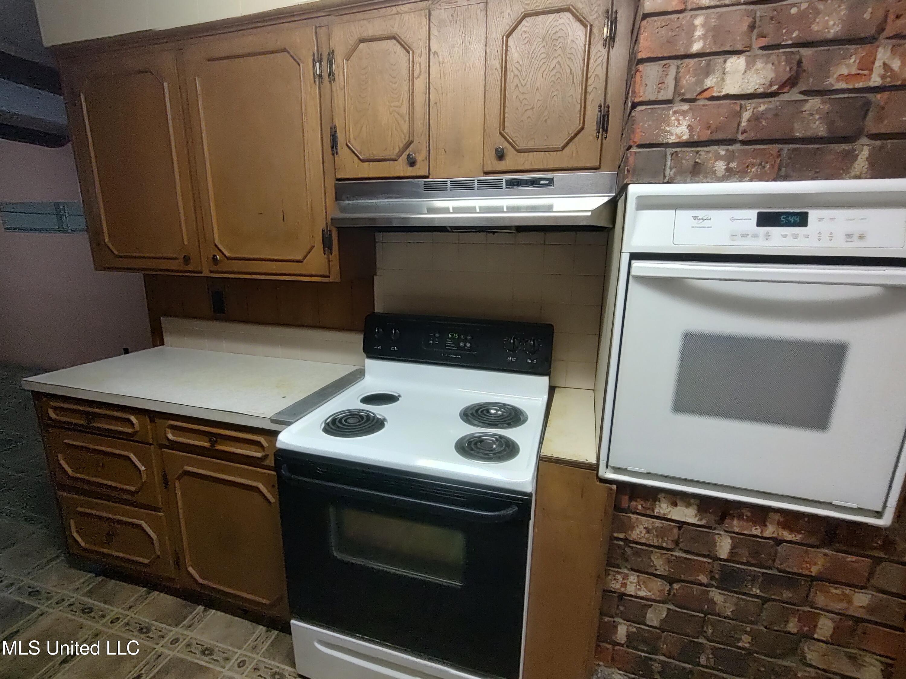 203 Lynwood Drive Property Photo 11