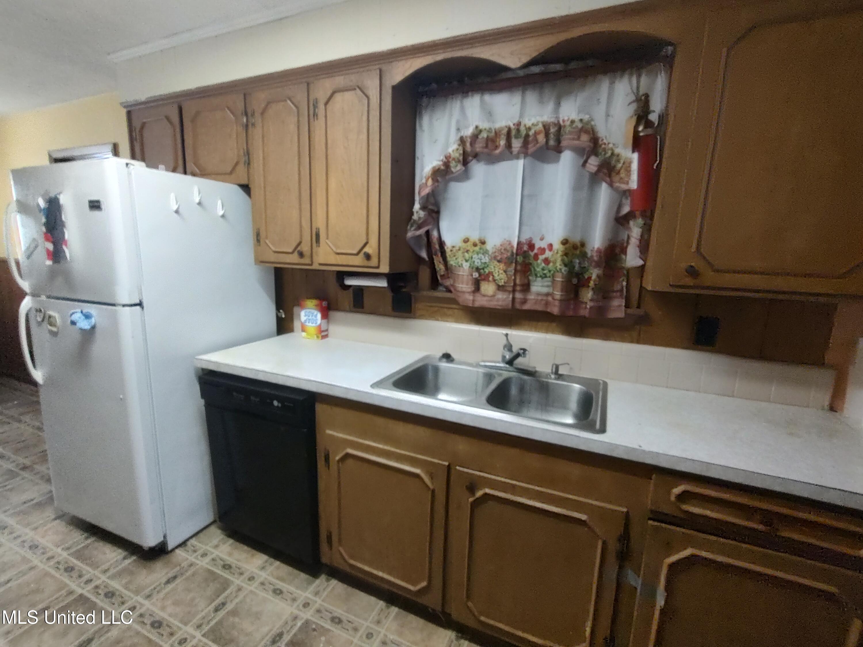 203 Lynwood Drive Property Photo 12