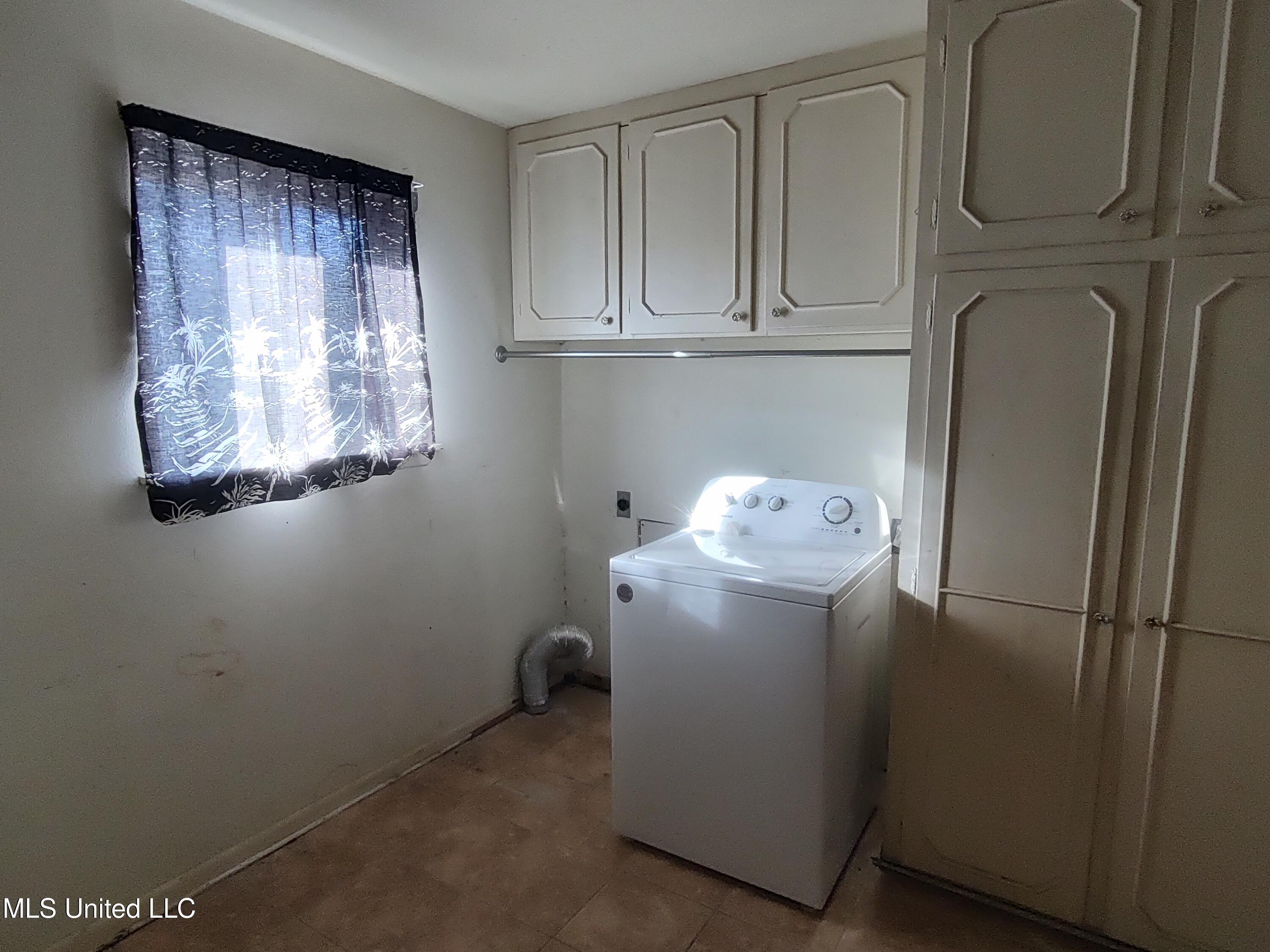 203 Lynwood Drive Property Photo 16