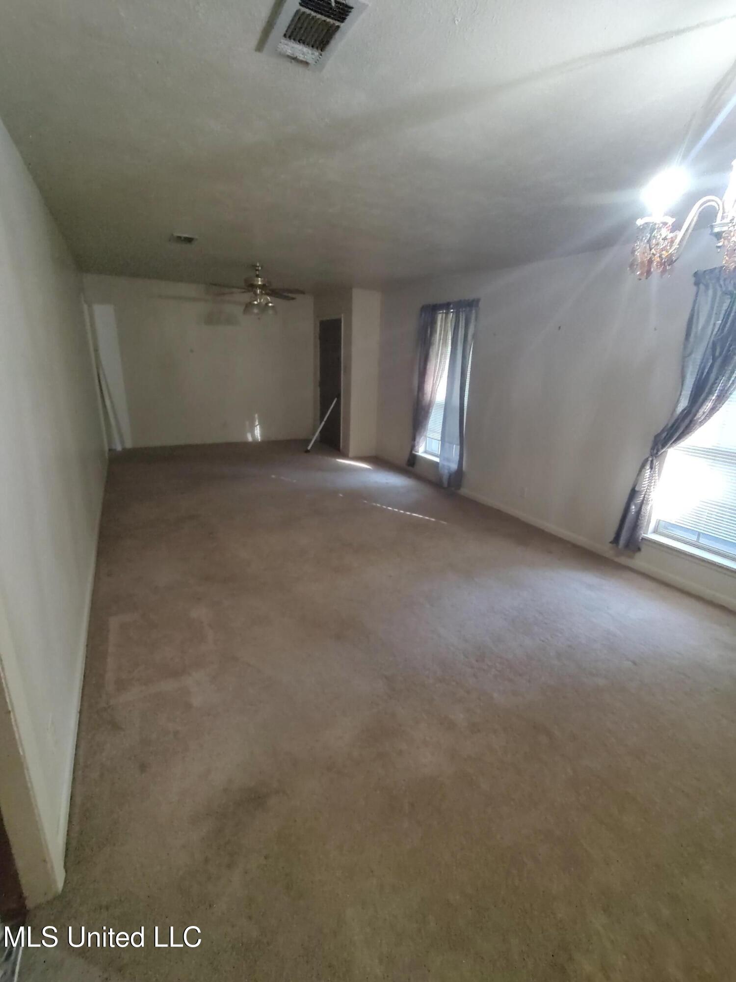 203 Lynwood Drive Property Photo 17