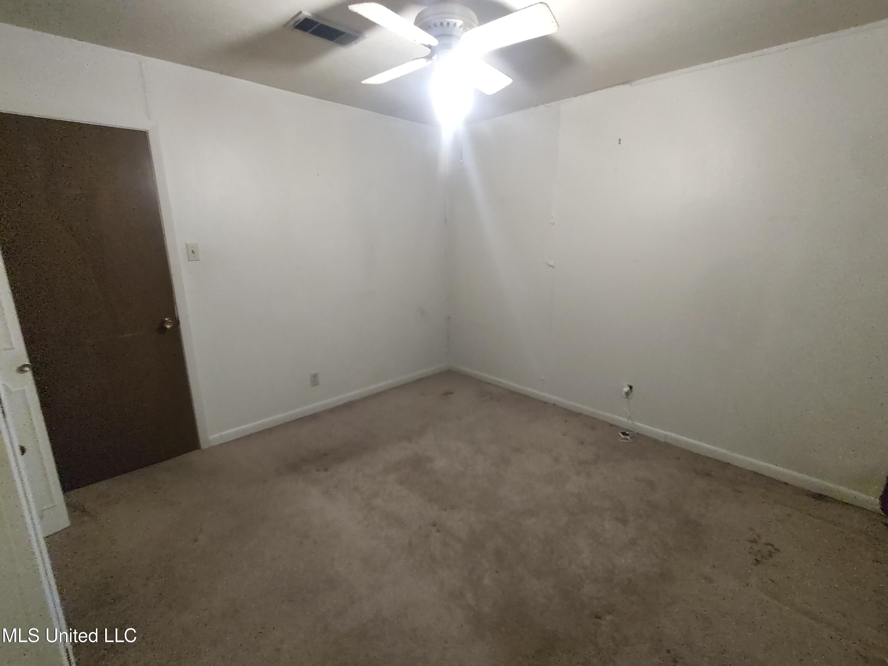 203 Lynwood Drive Property Photo 28