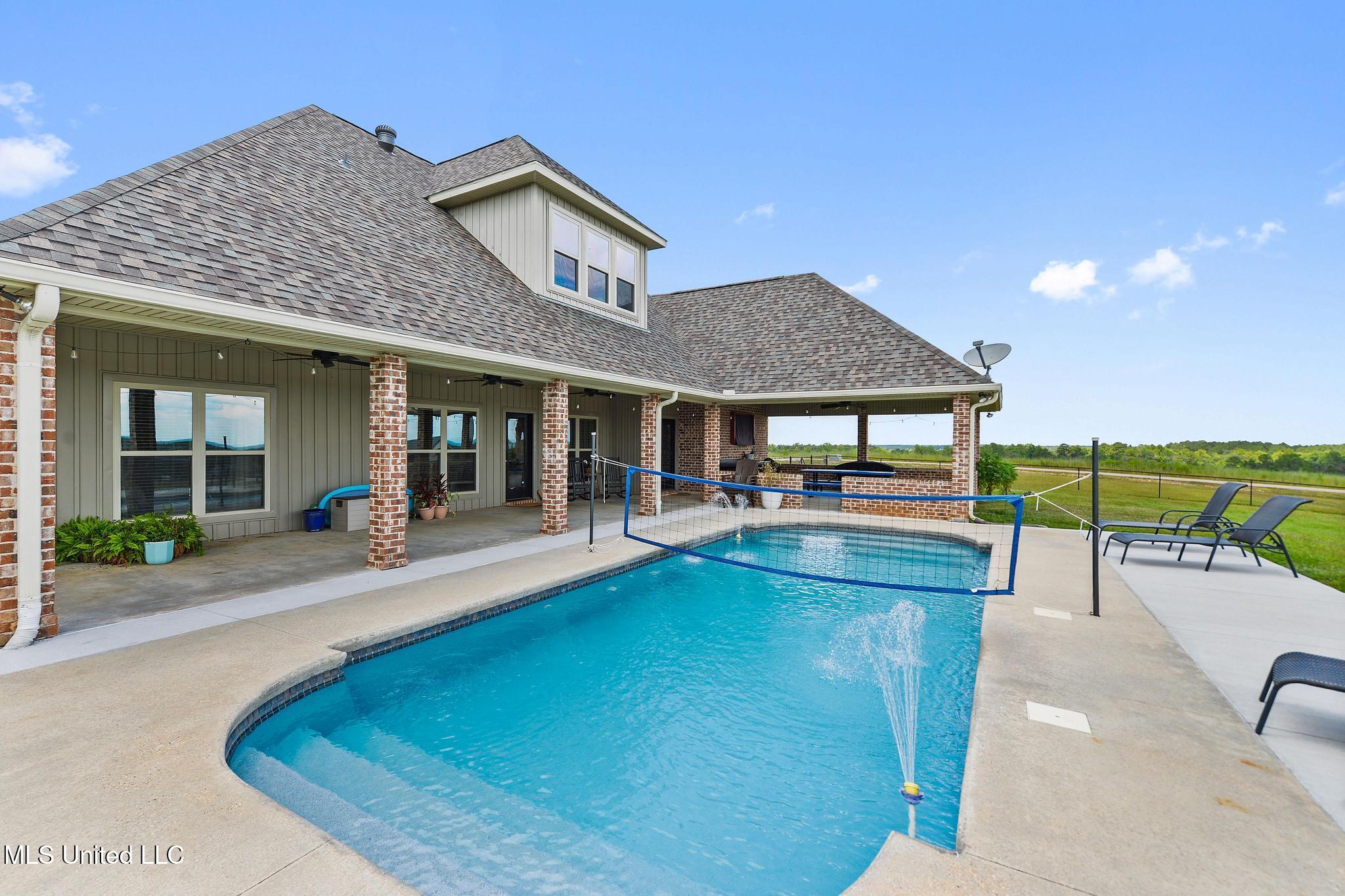 74 The Hills Drive Property Photo 2