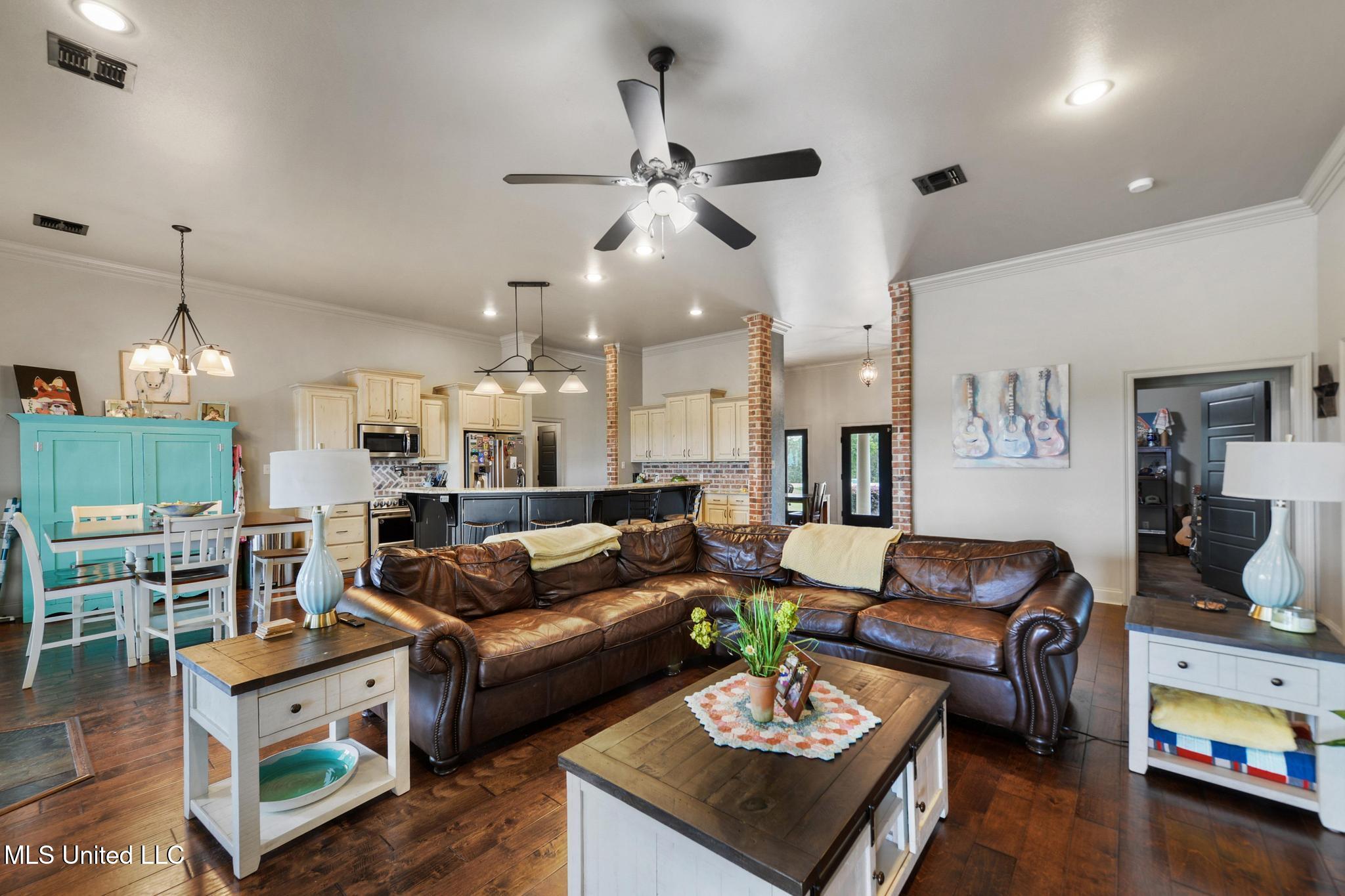 74 The Hills Drive Property Photo 4