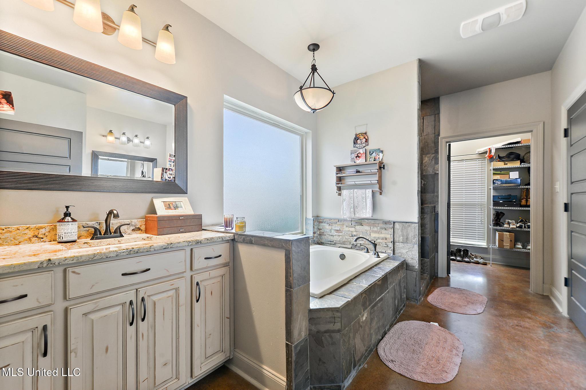 74 The Hills Drive Property Photo 5