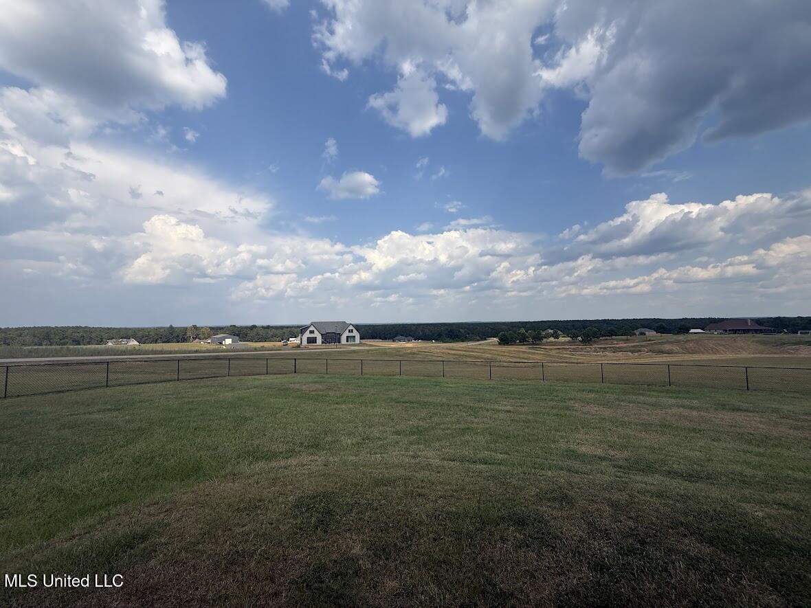 74 The Hills Drive Property Photo 6