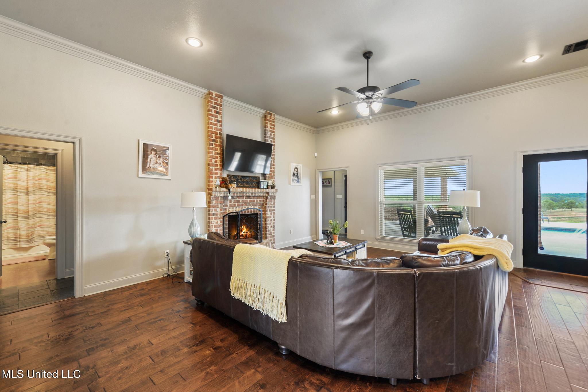 74 The Hills Drive Property Photo 10