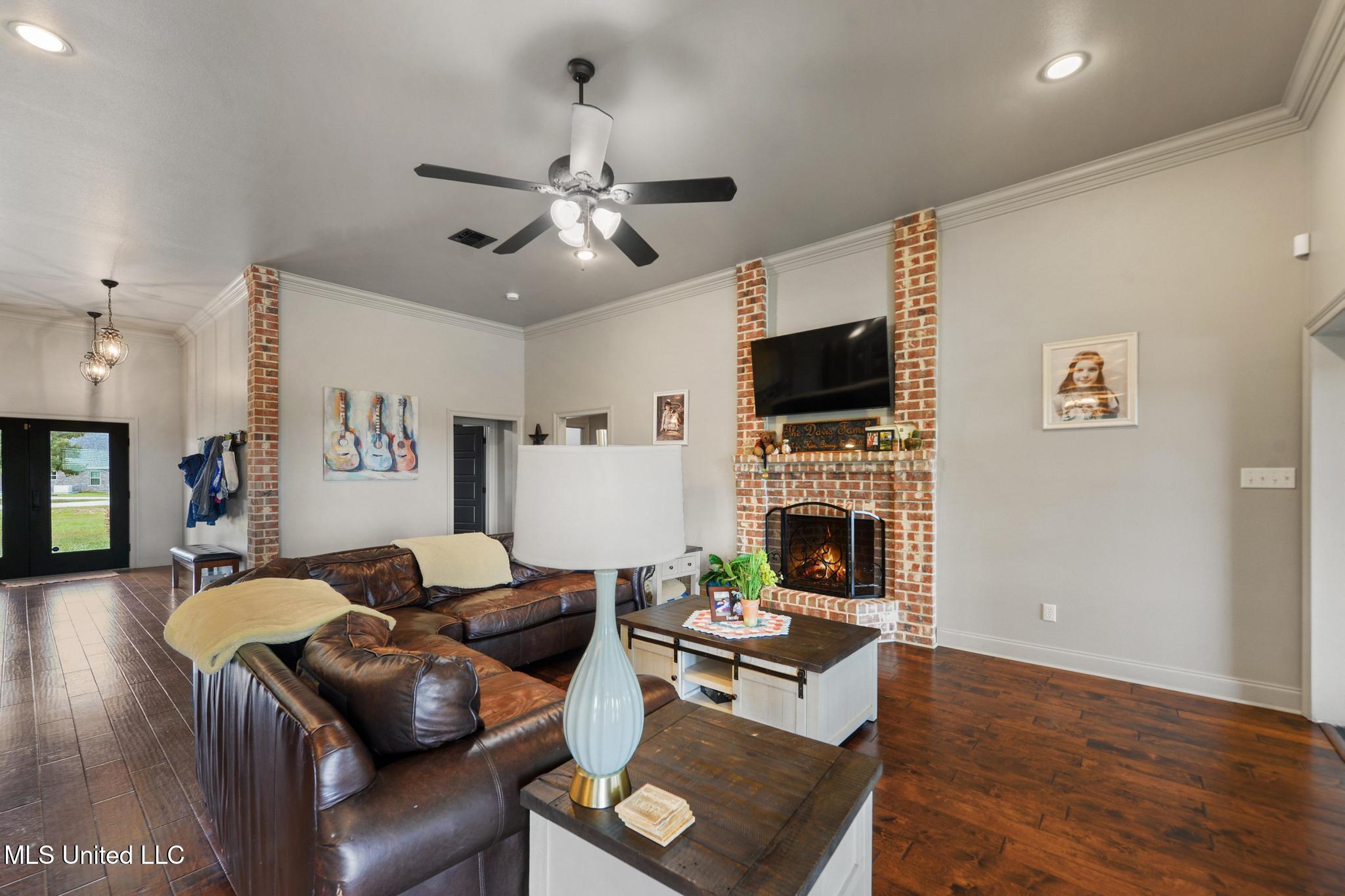 74 The Hills Drive Property Photo 11