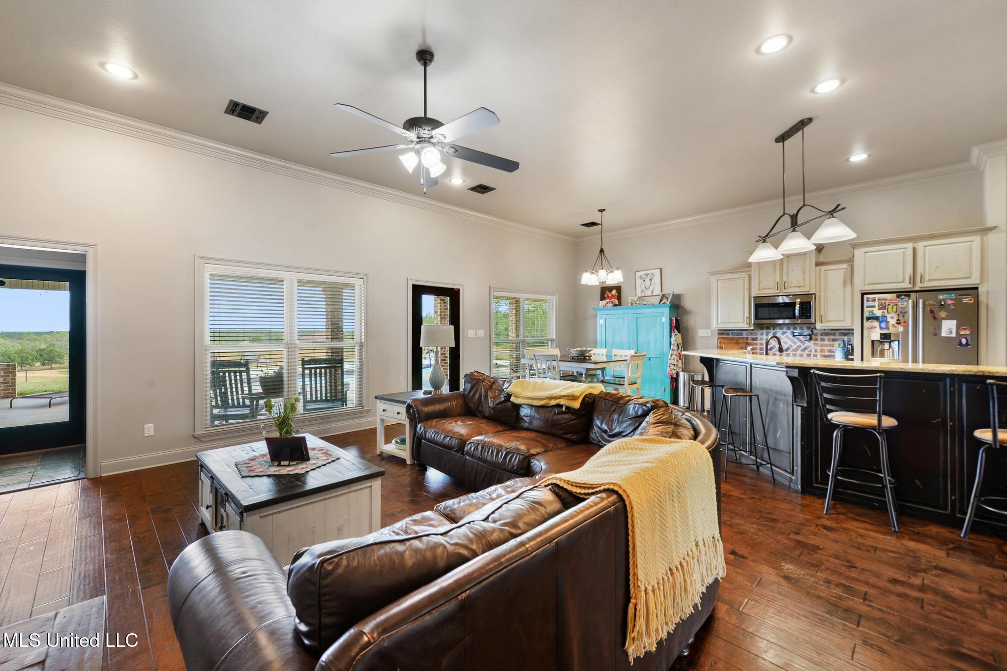 74 The Hills Drive Property Photo 13