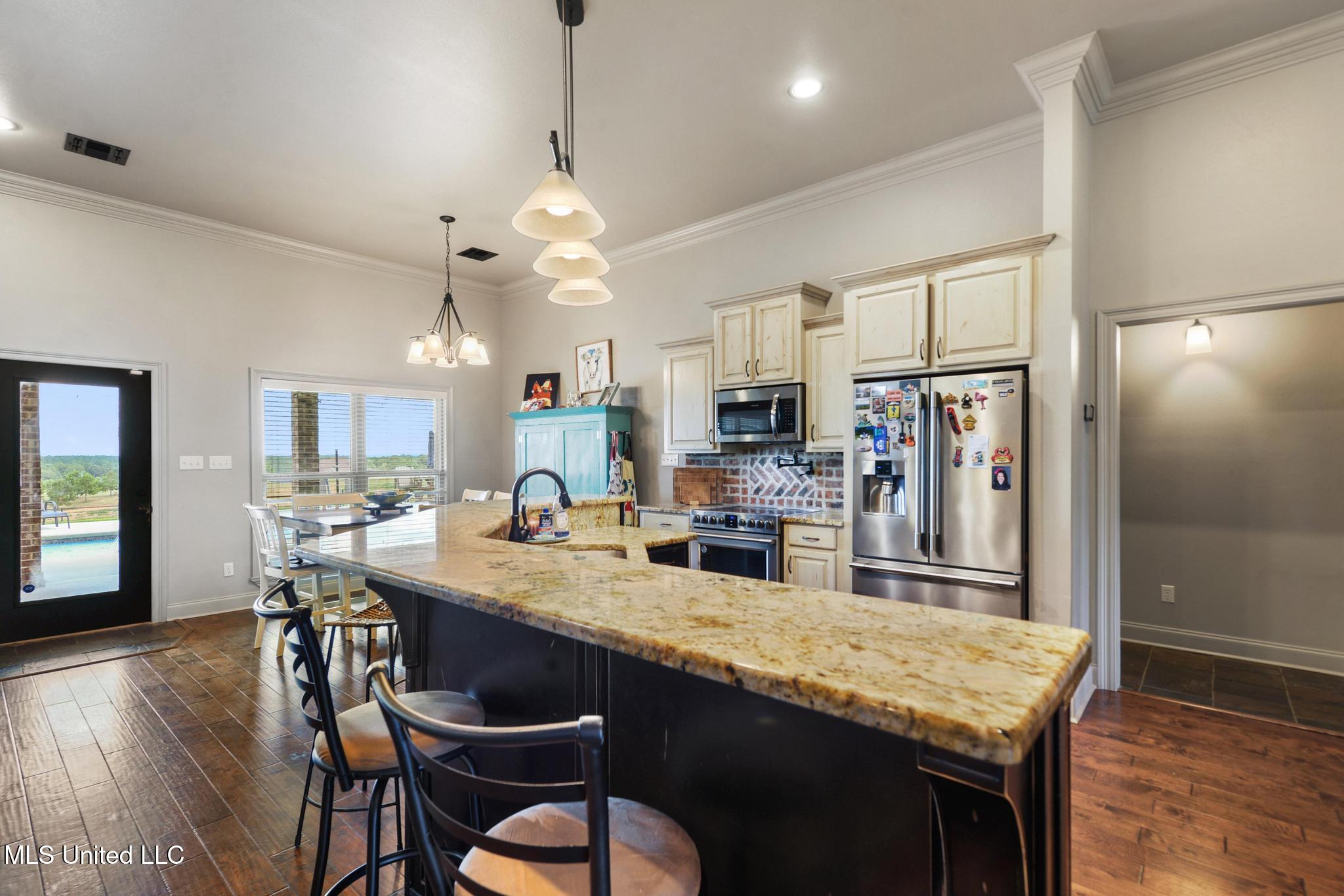 74 The Hills Drive Property Photo 14