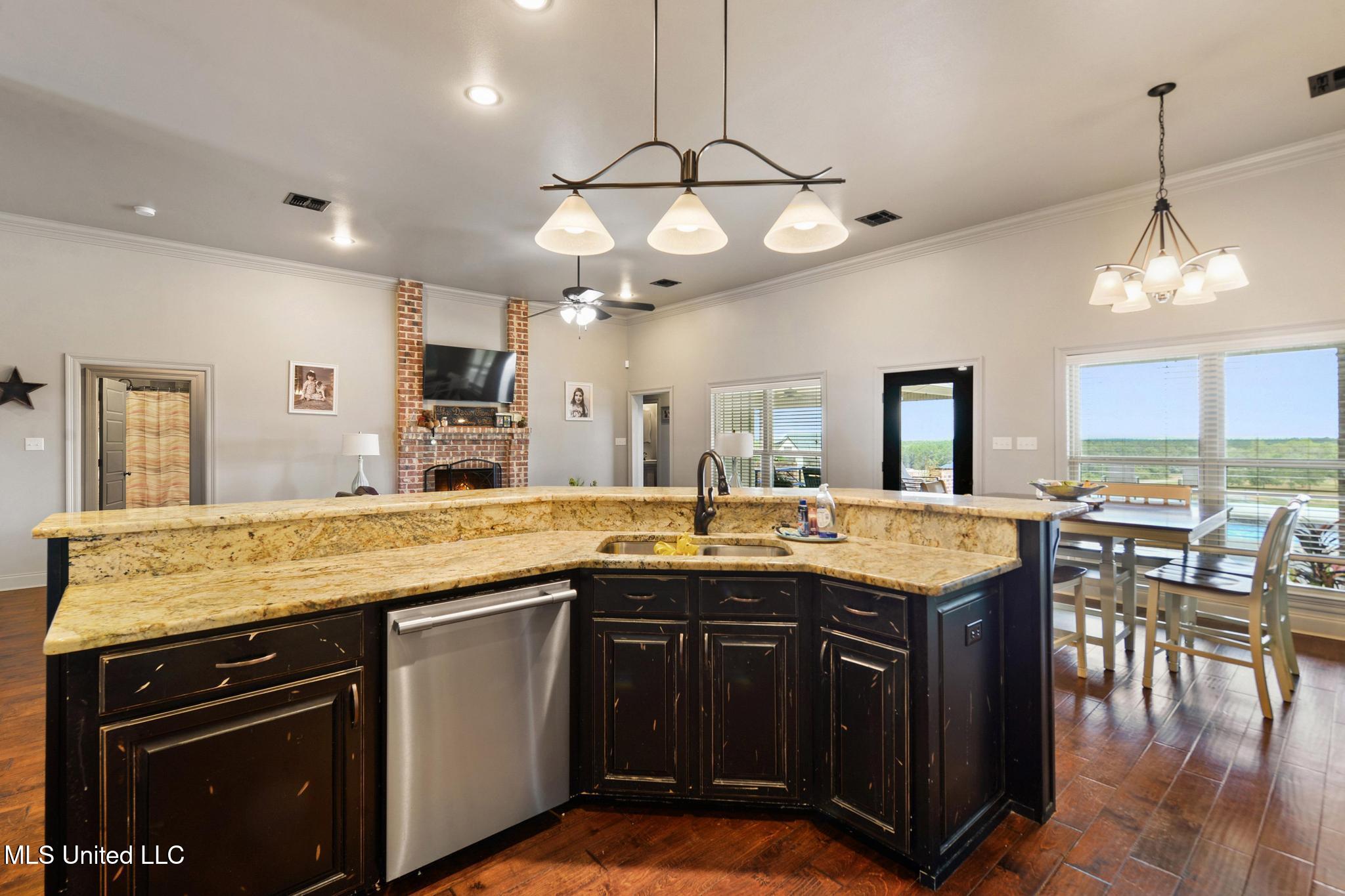 74 The Hills Drive Property Photo 15