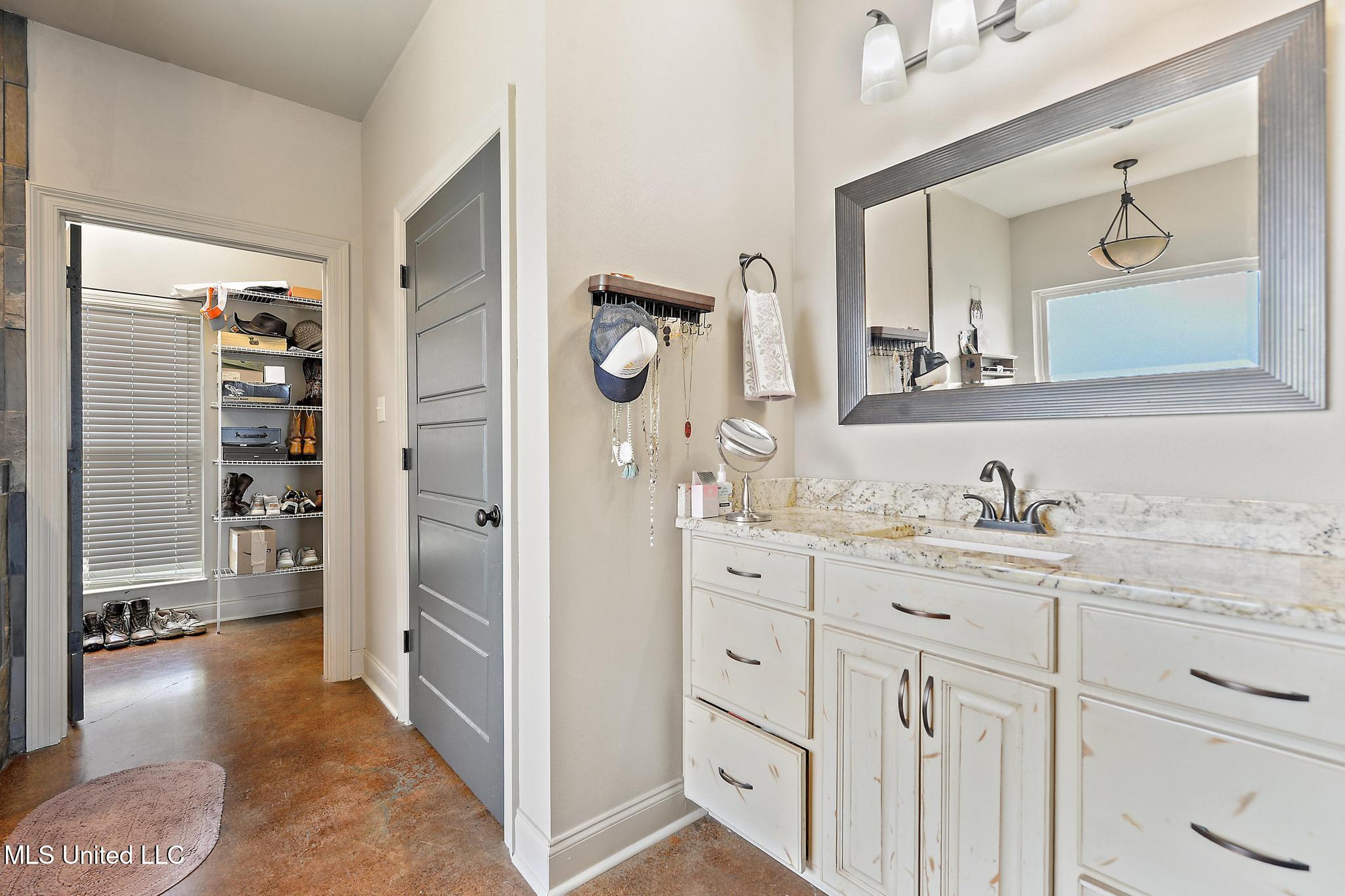 74 The Hills Drive Property Photo 24