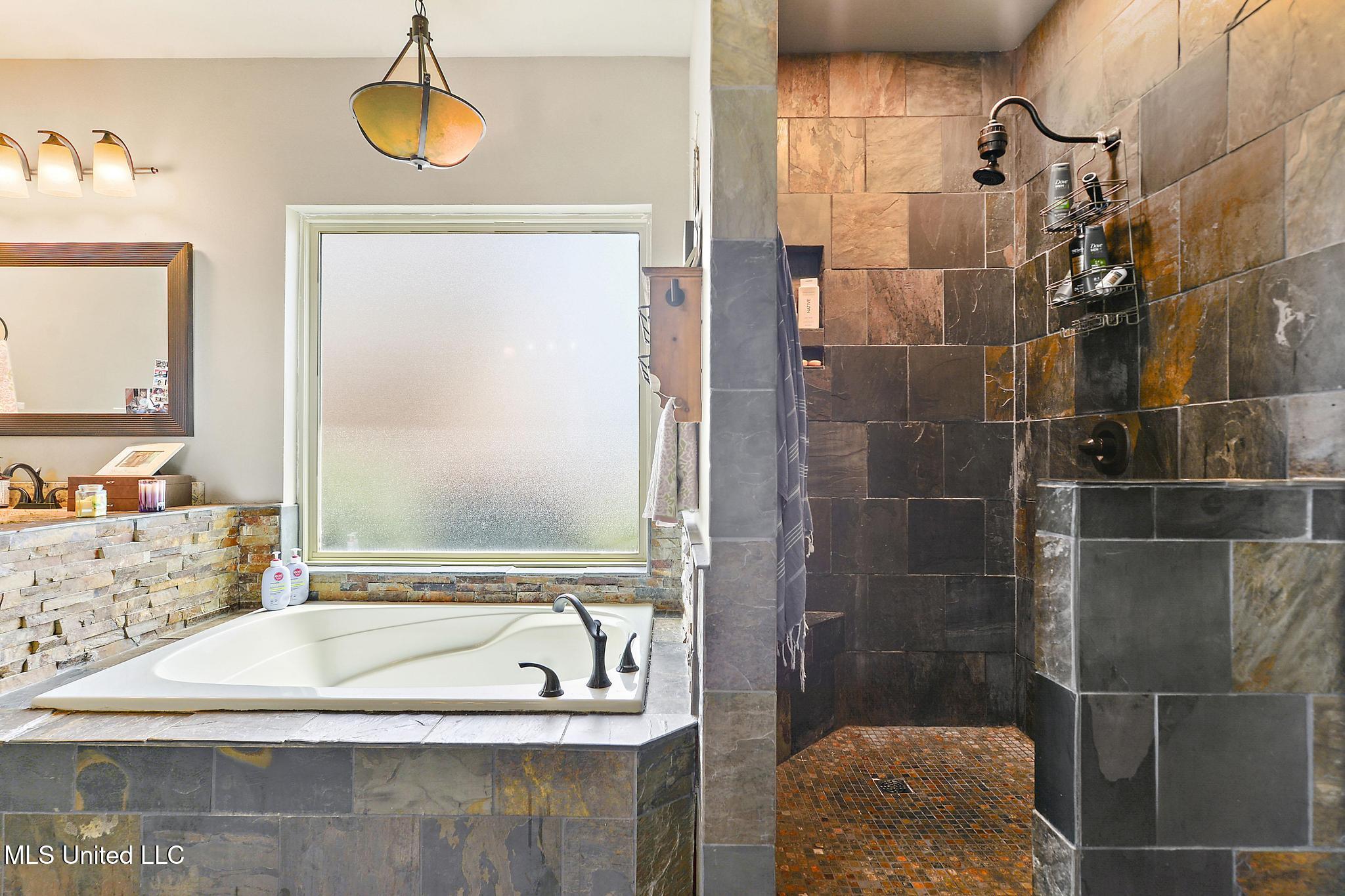 74 The Hills Drive Property Photo 25