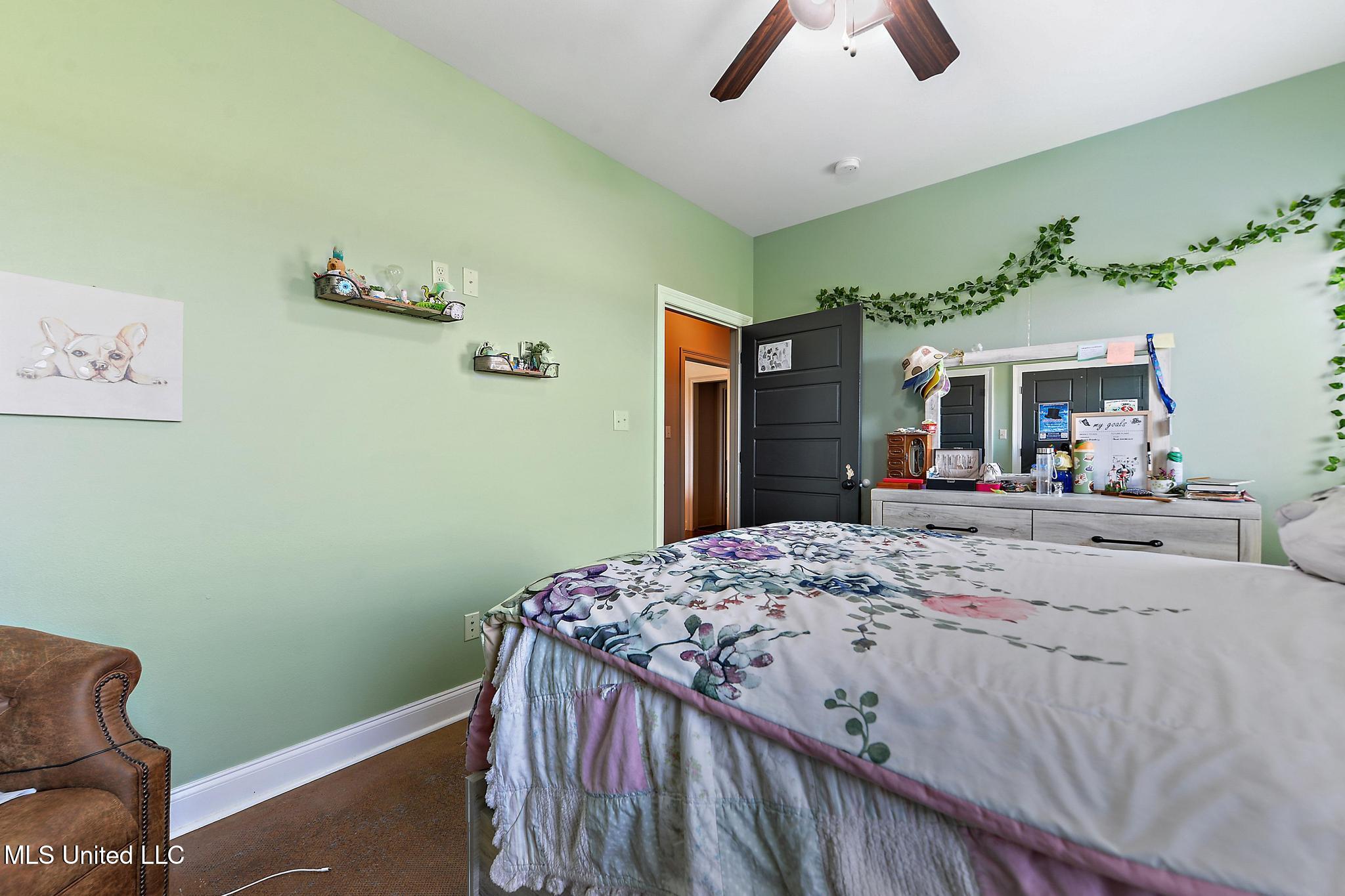 74 The Hills Drive Property Photo 26