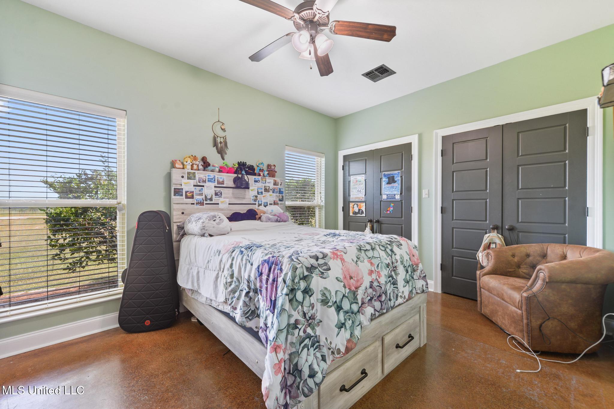 74 The Hills Drive Property Photo 27