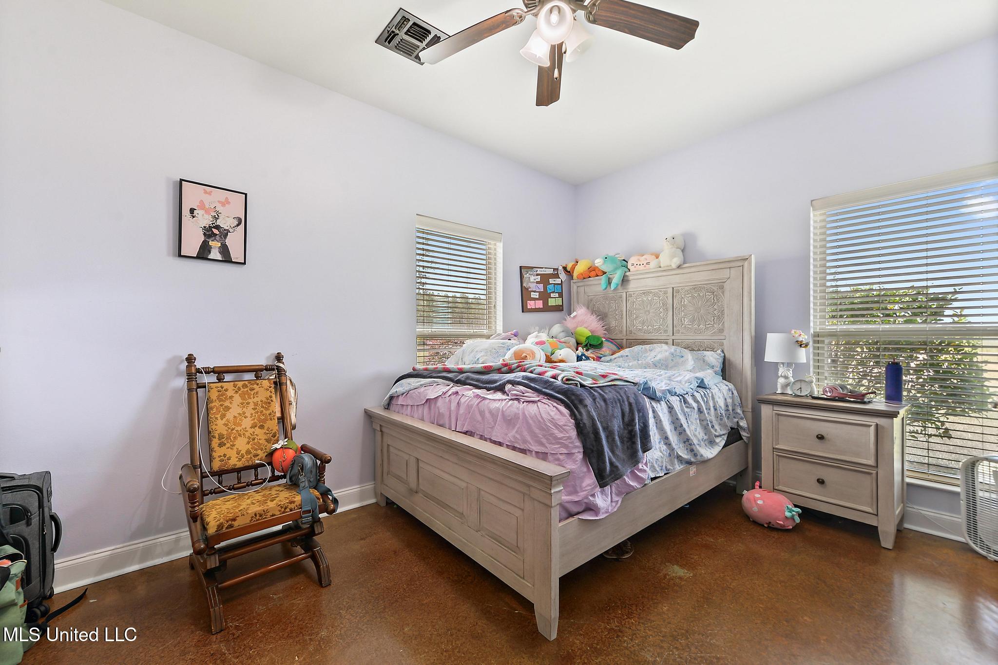 74 The Hills Drive Property Photo 30