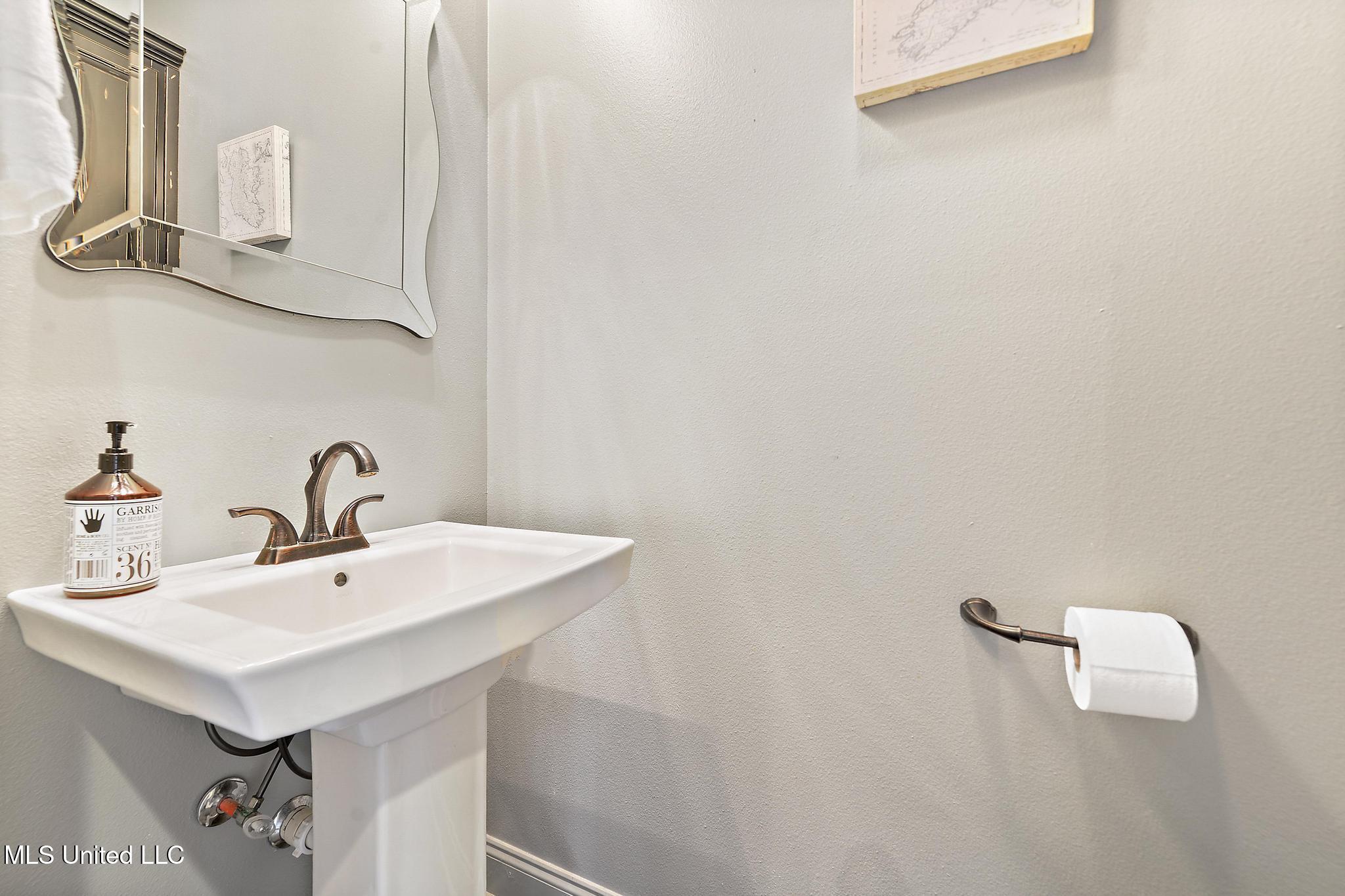 74 The Hills Drive Property Photo 32