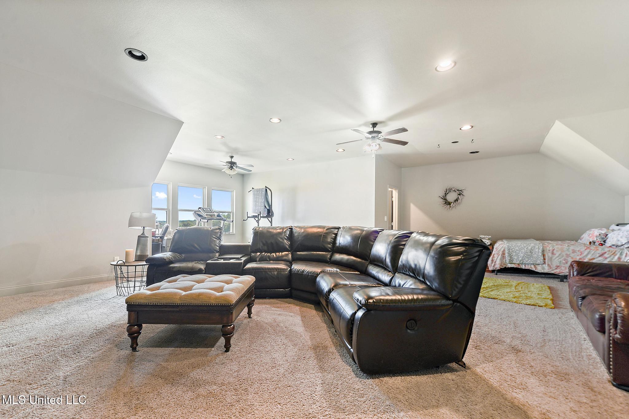 74 The Hills Drive Property Photo 33