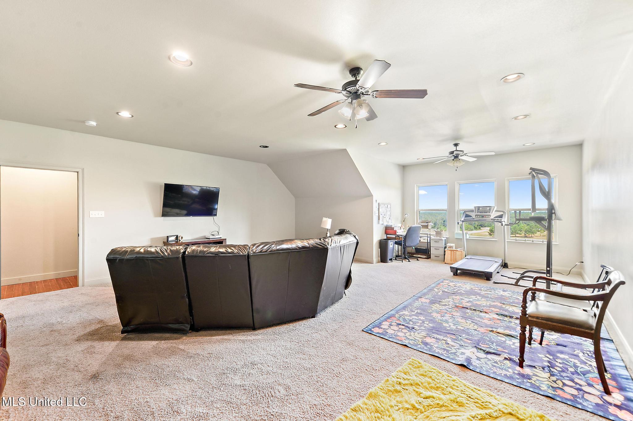 74 The Hills Drive Property Photo 34