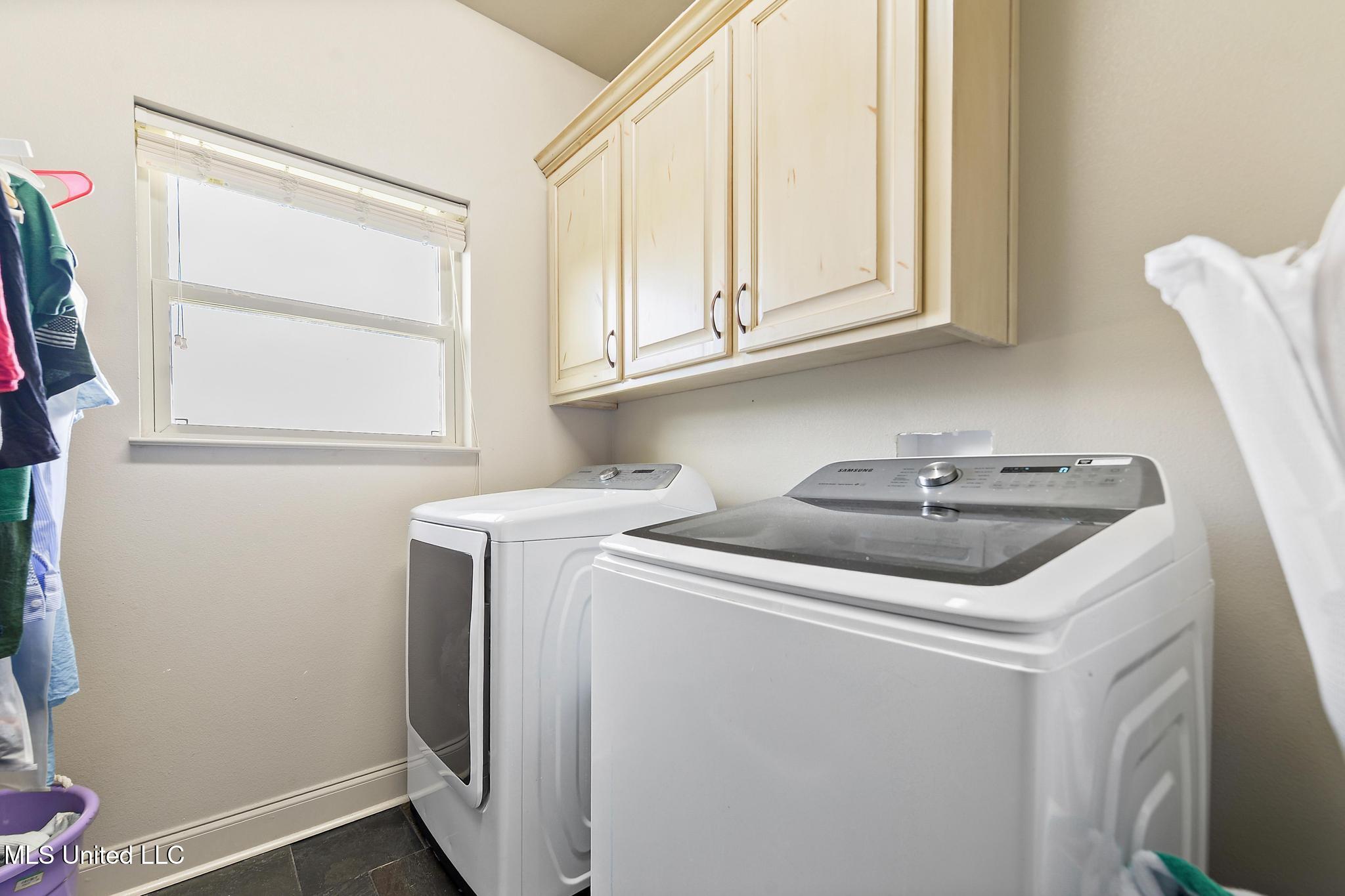 74 The Hills Drive Property Photo 37