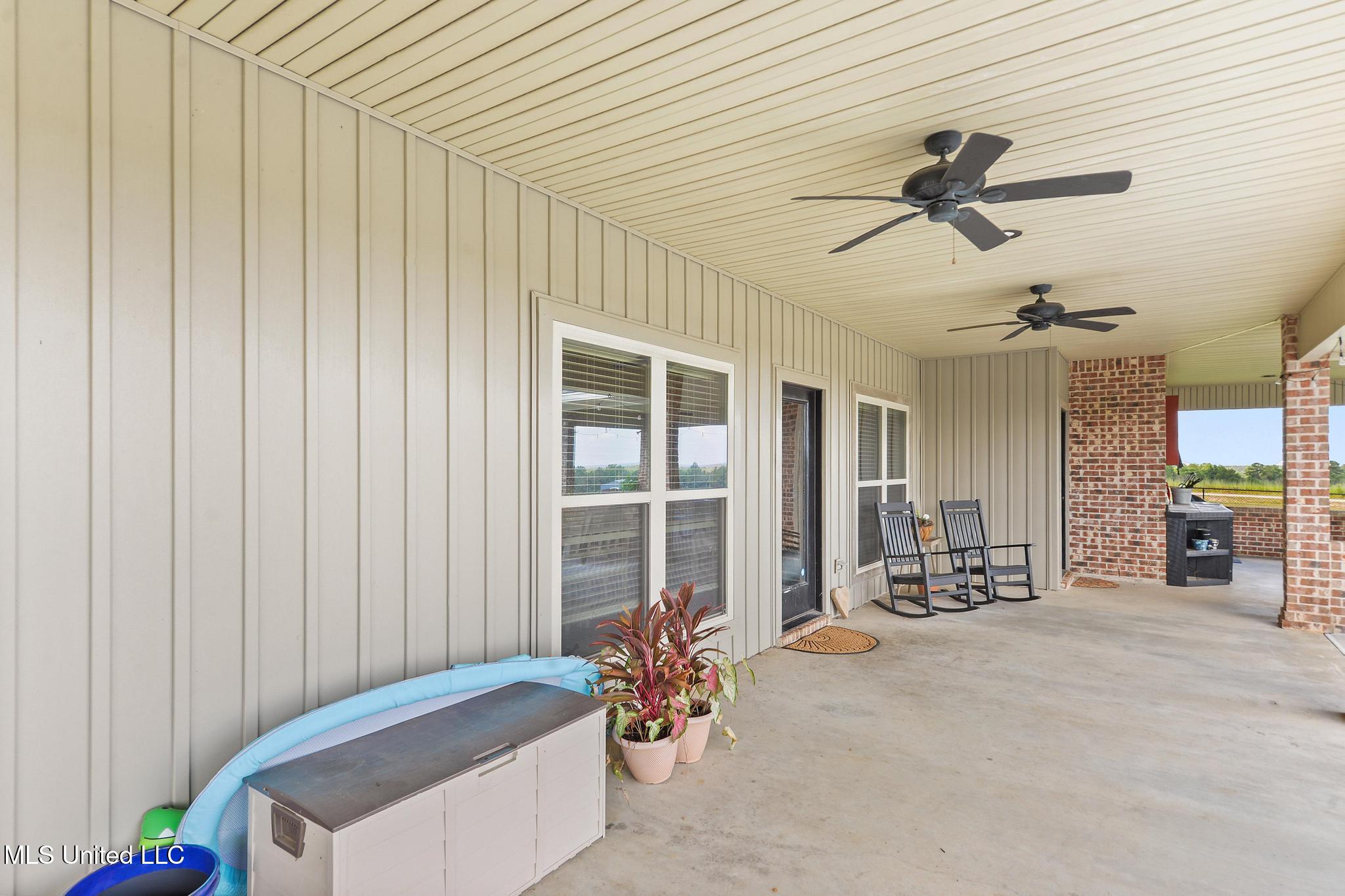 74 The Hills Drive Property Photo 38