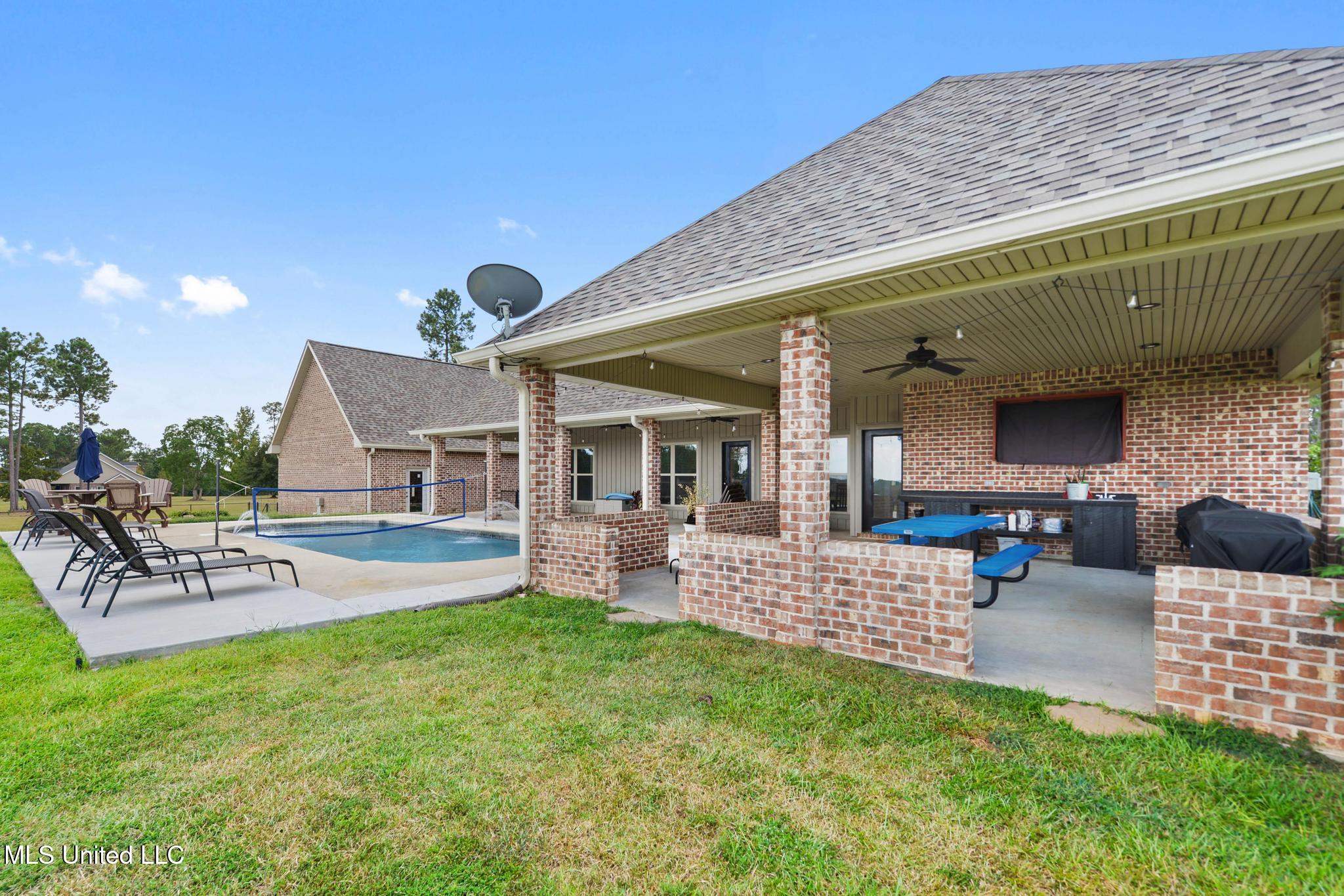 74 The Hills Drive Property Photo 40