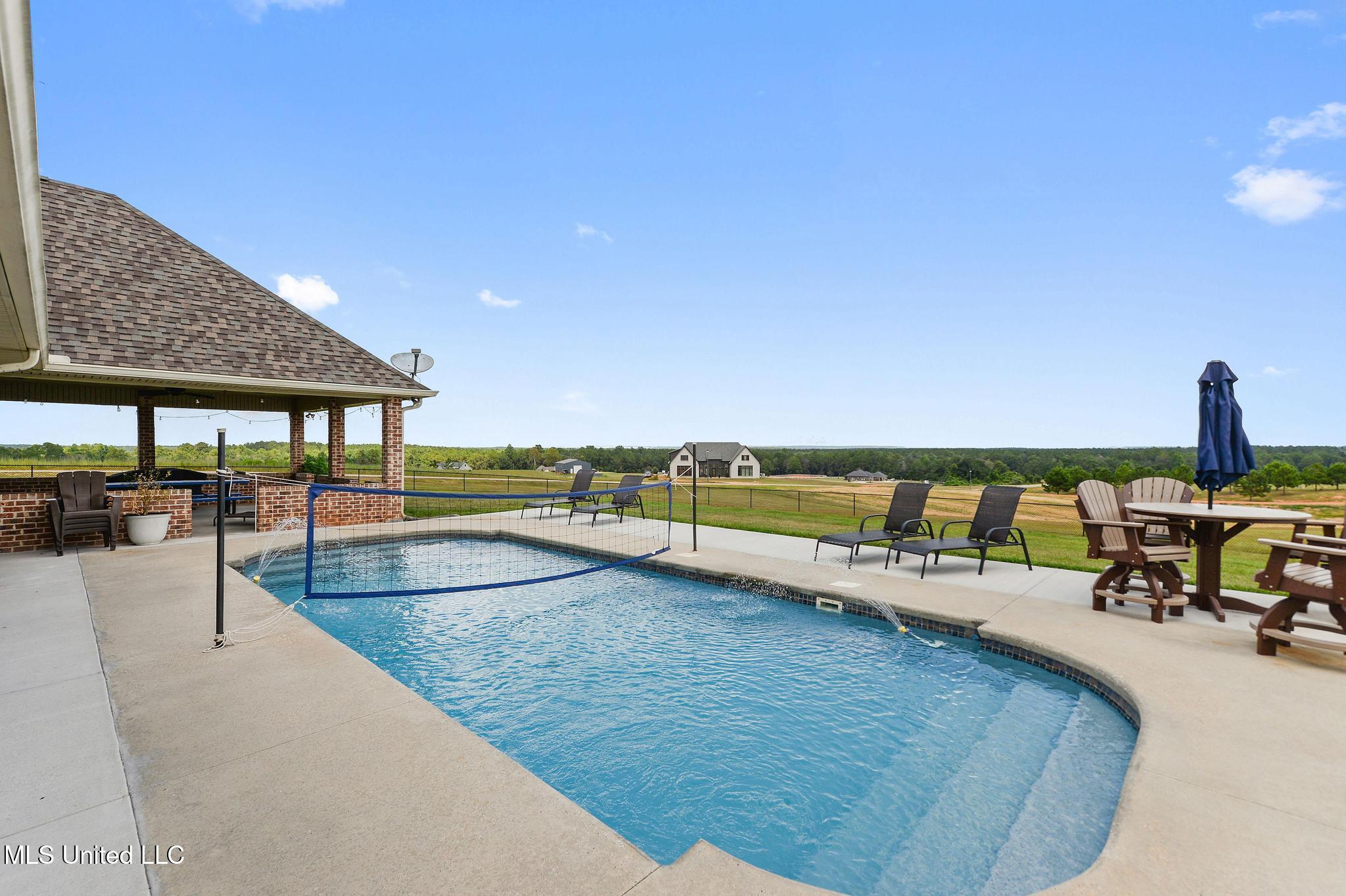 74 The Hills Drive Property Photo 43