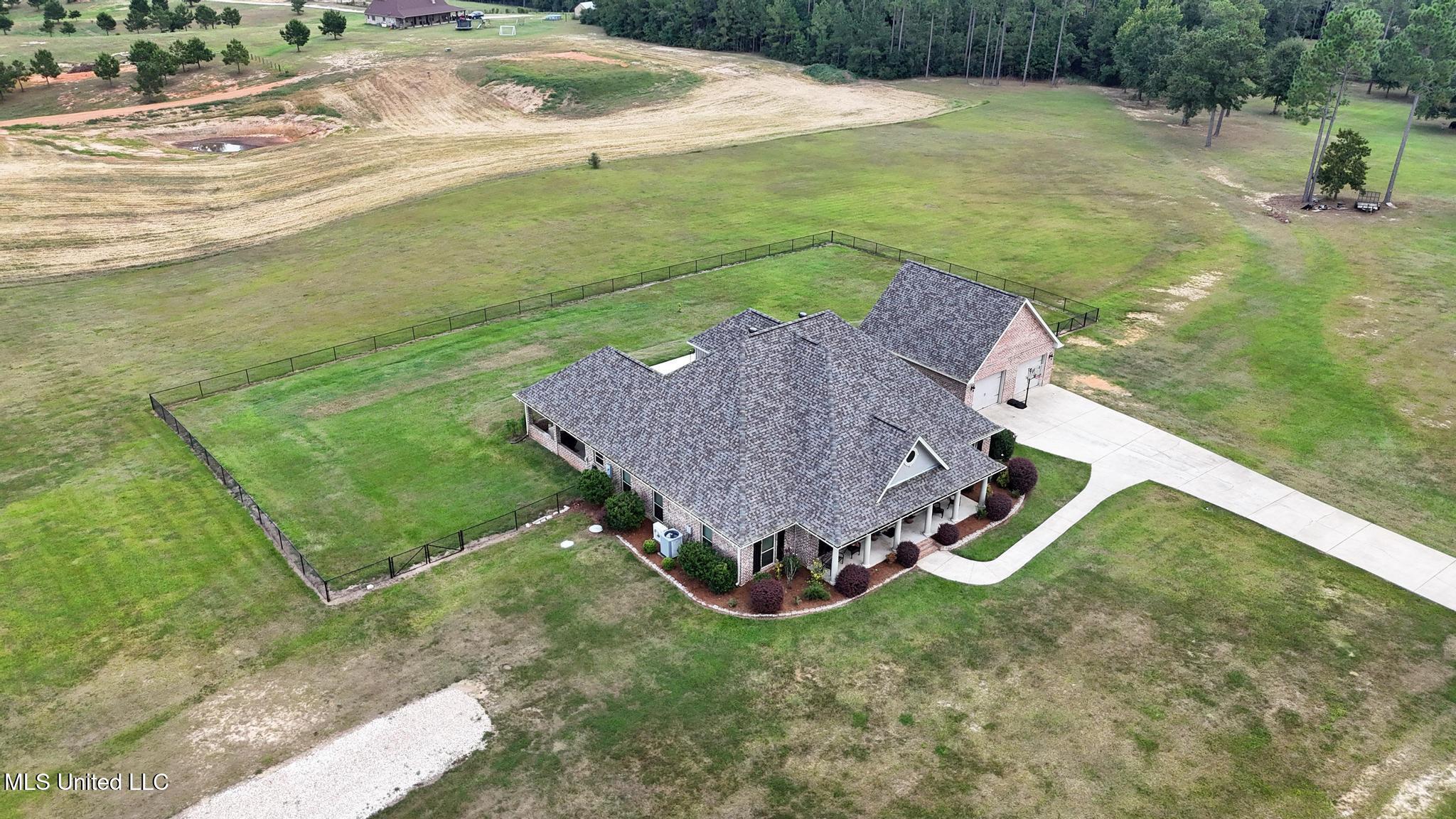 74 The Hills Drive Property Photo 52