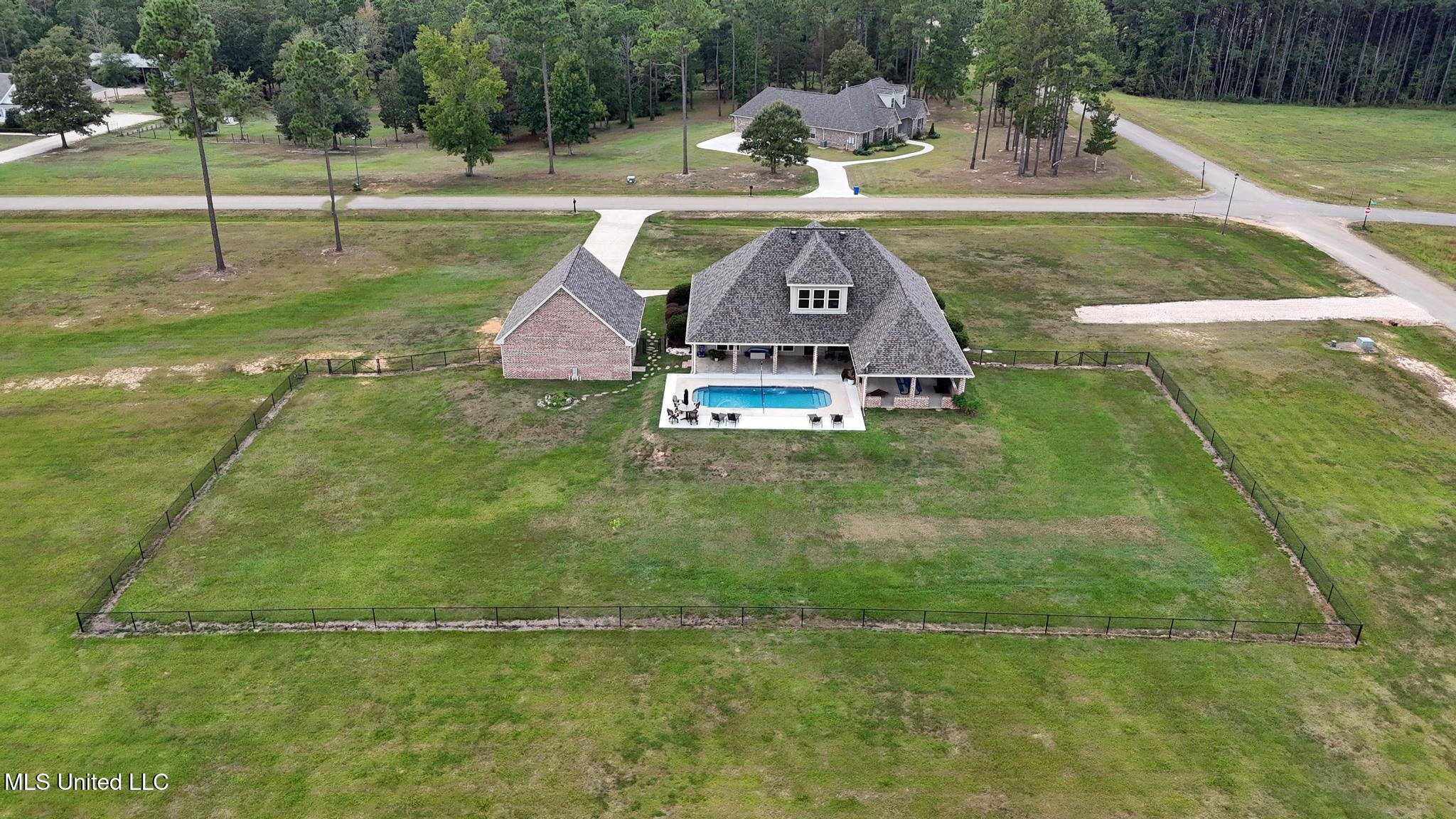 74 The Hills Drive Property Photo 55