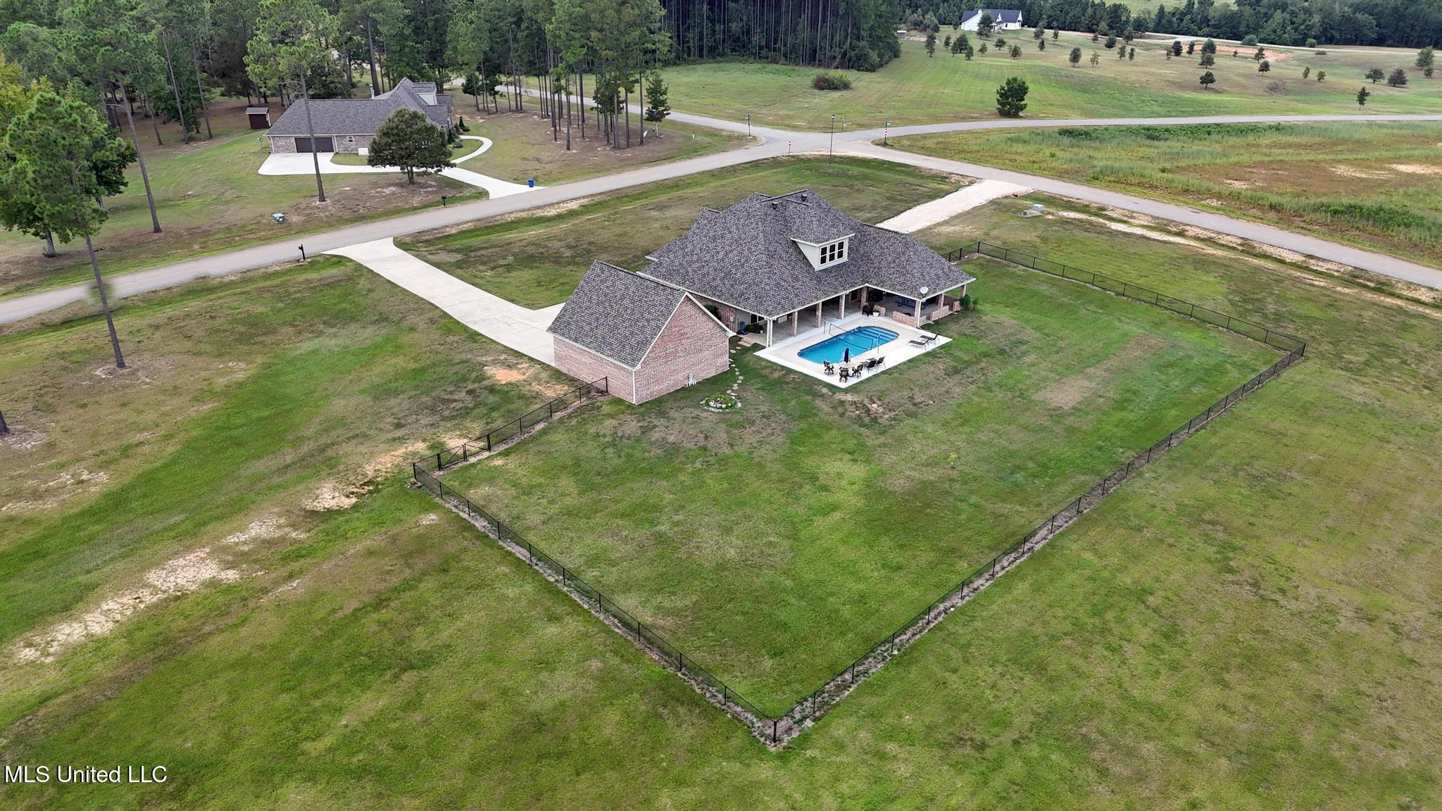 74 The Hills Drive Property Photo 56