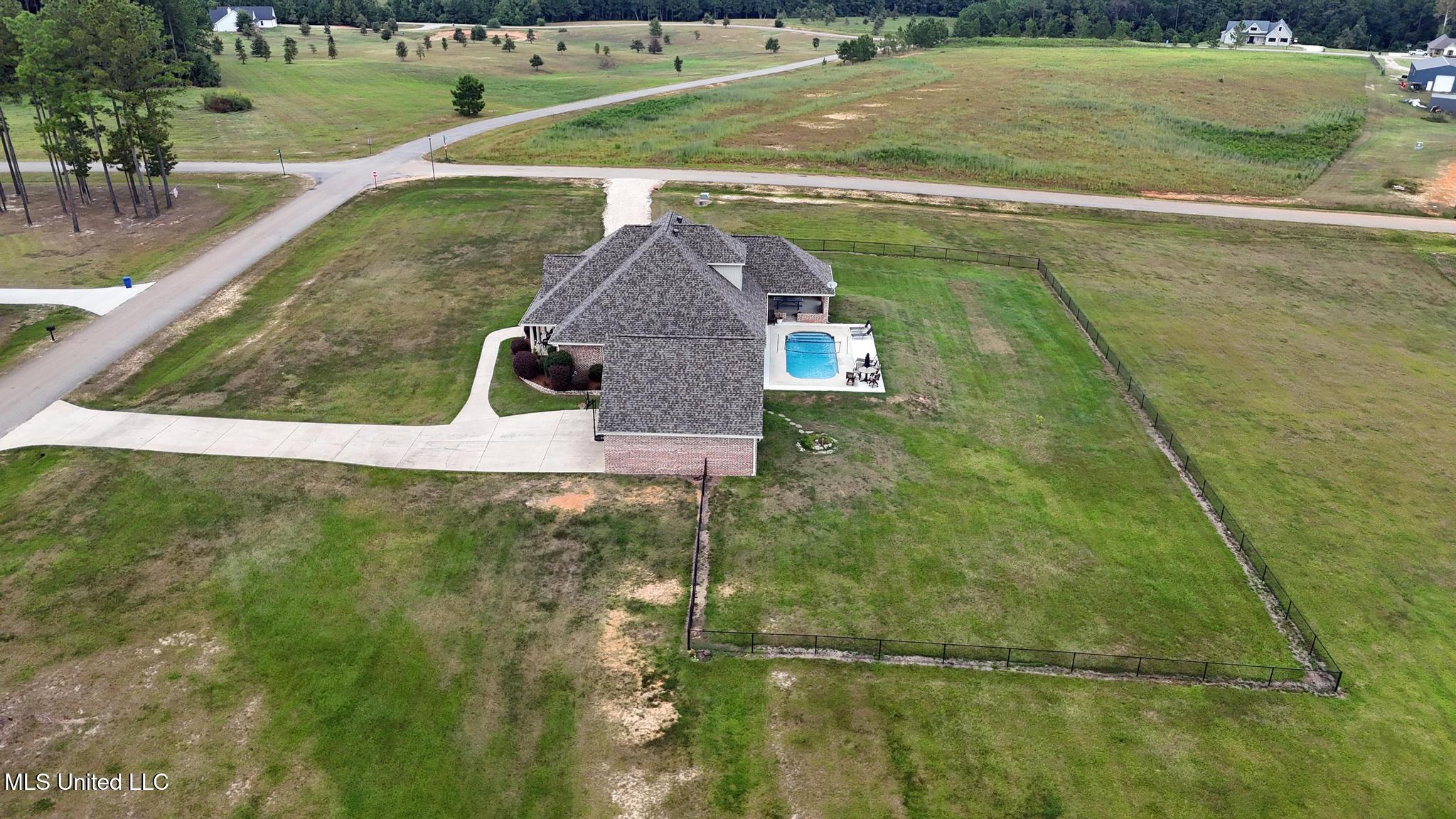 74 The Hills Drive Property Photo 57