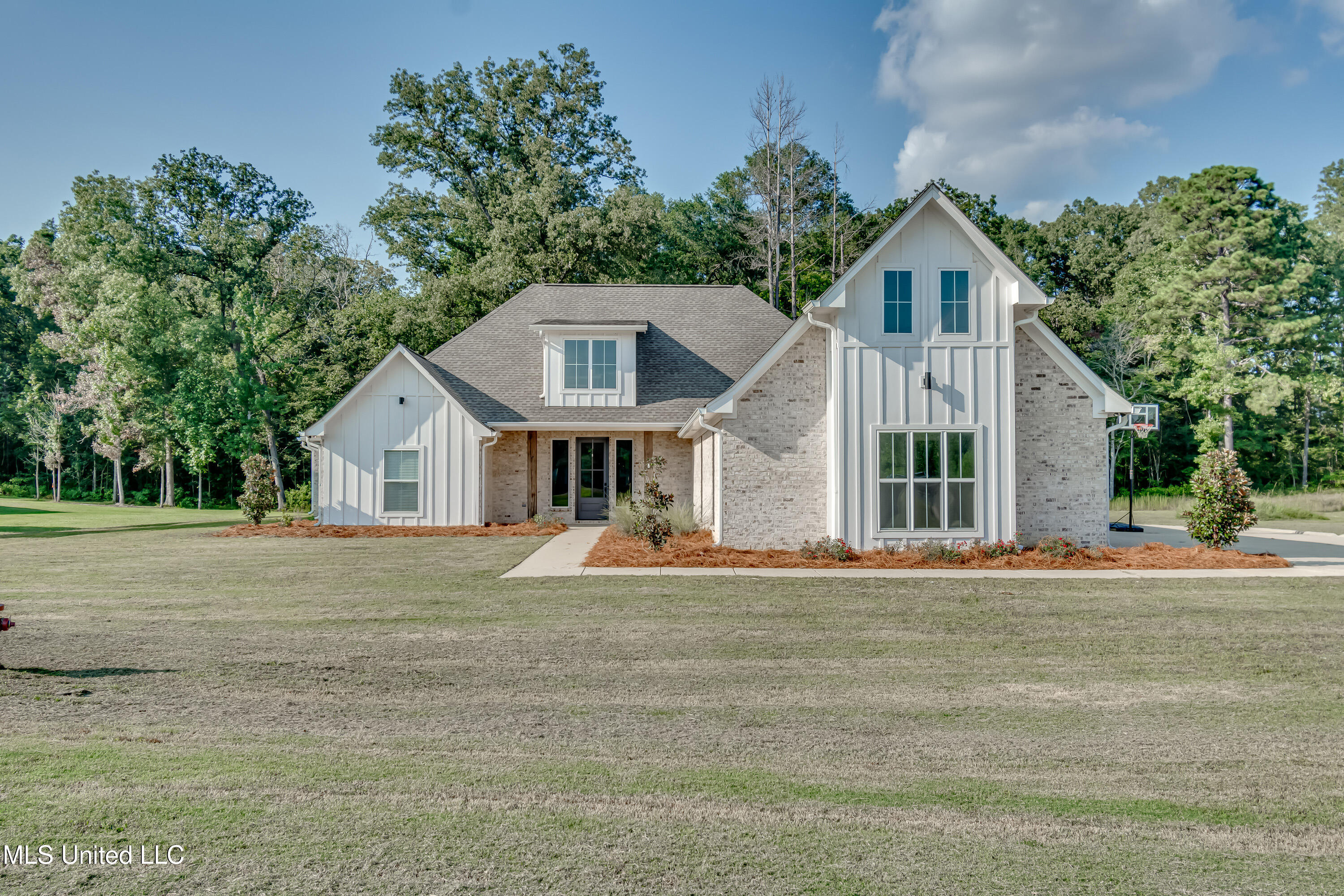 211 Lost Oak Lane Property Photo 1