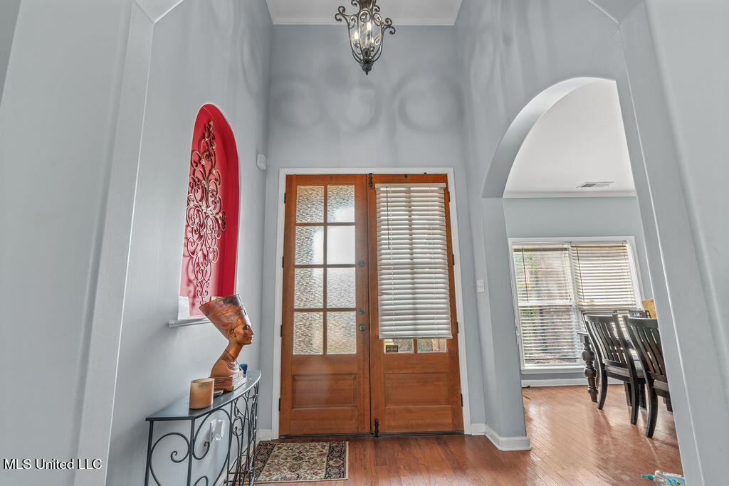 2904 S Cherry Drive Property Photo 4