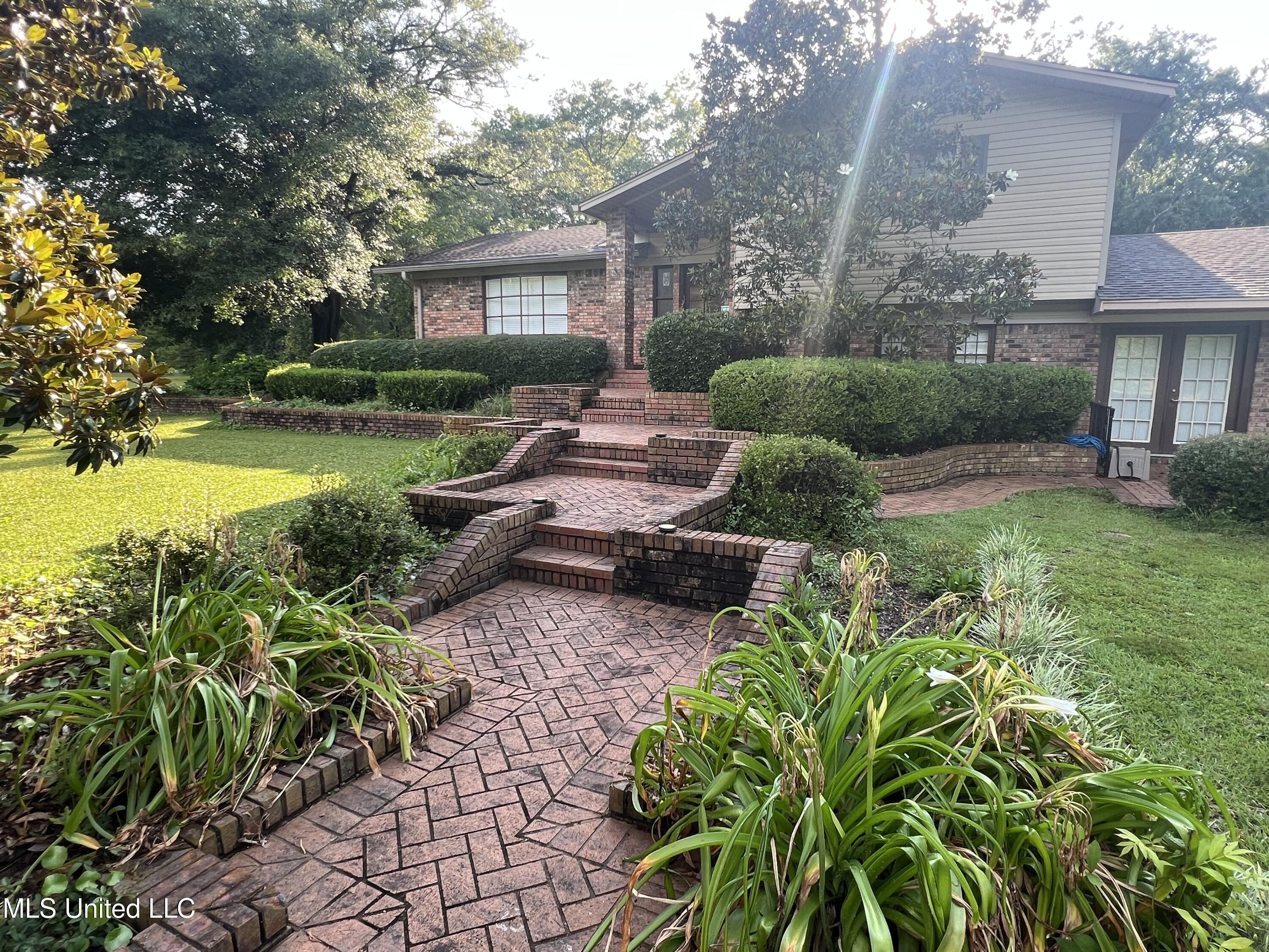 19589 Juniper Drive Property Photo 1