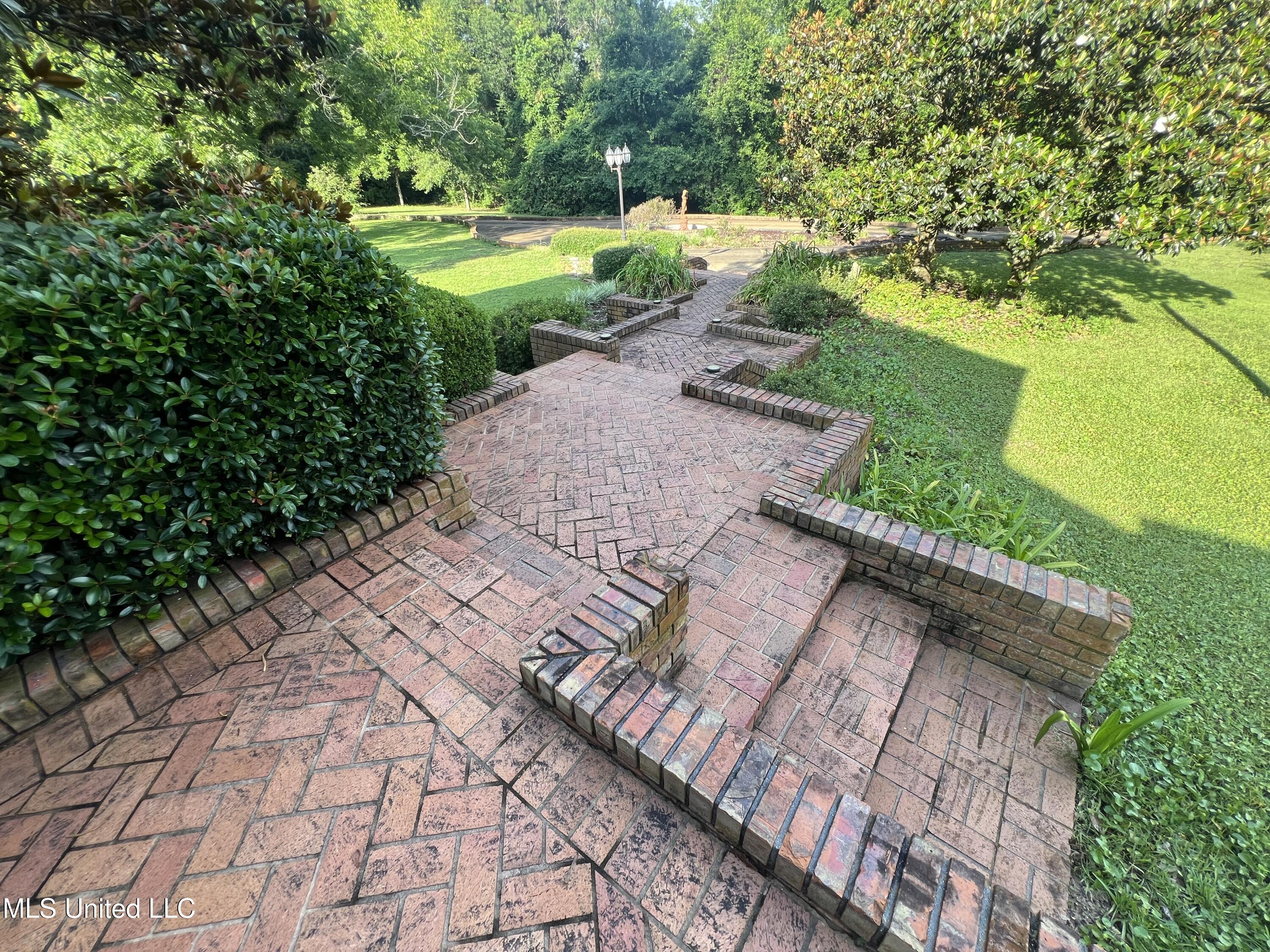 19589 Juniper Drive Property Photo 6