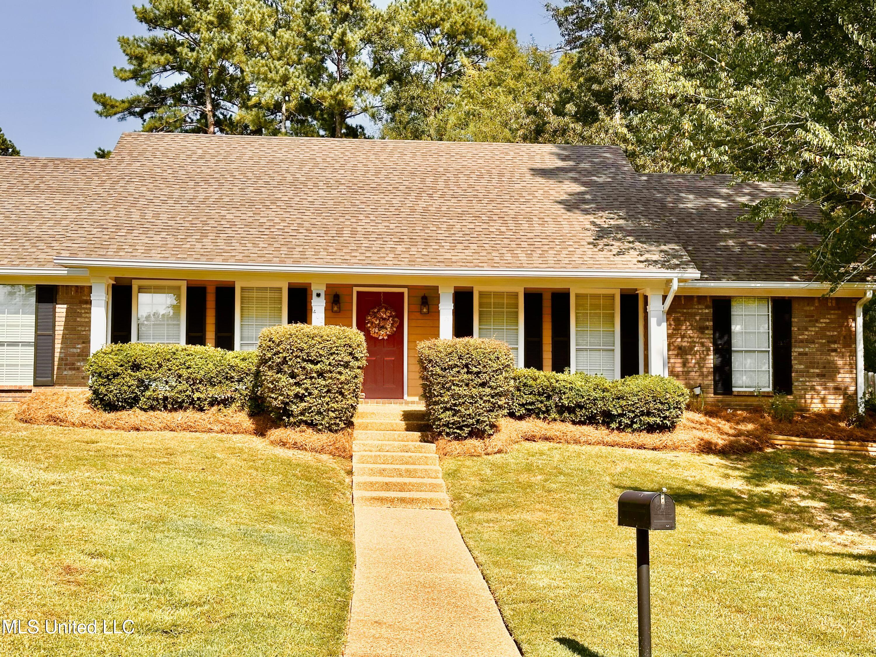 402 Idlewoods Lane Property Photo 1