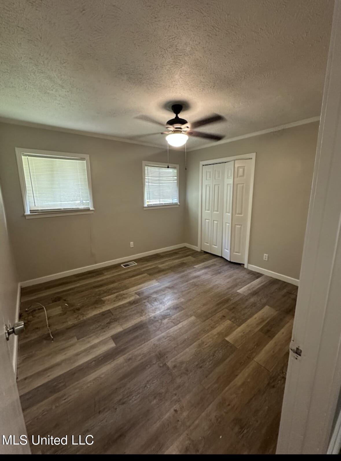 2820 Revere Street Property Photo 4