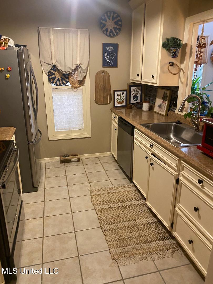 124 N Brighton Drive Property Photo 2