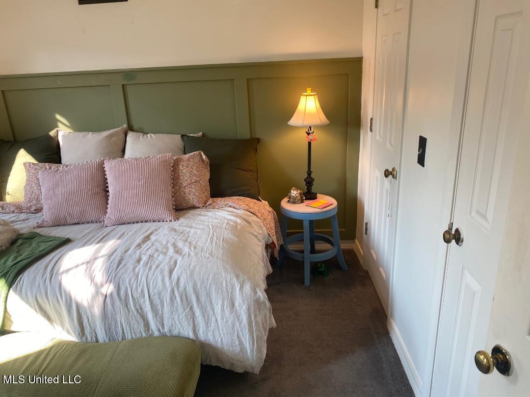 124 N Brighton Drive Property Photo 4