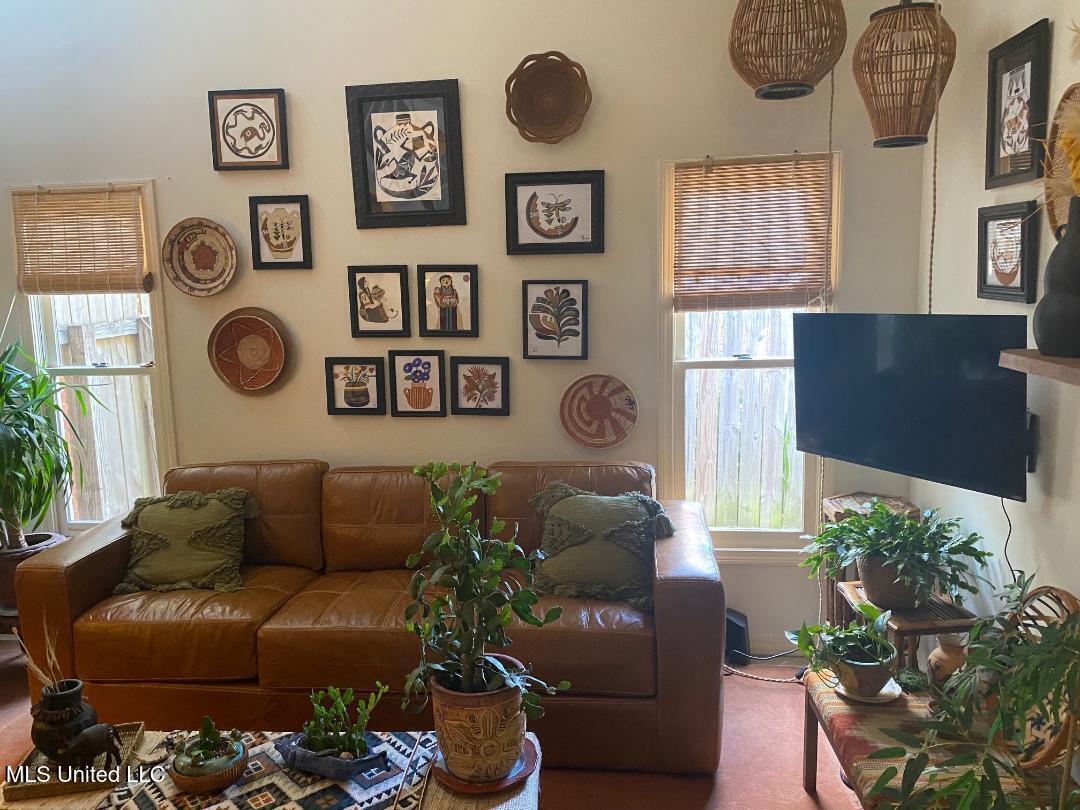 124 N Brighton Drive Property Photo 8