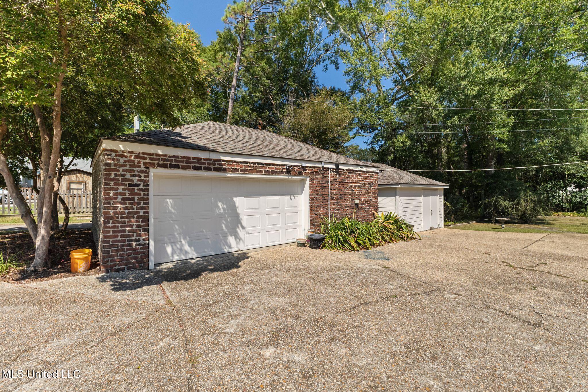 113 S 22nd Avenue Property Photo 43