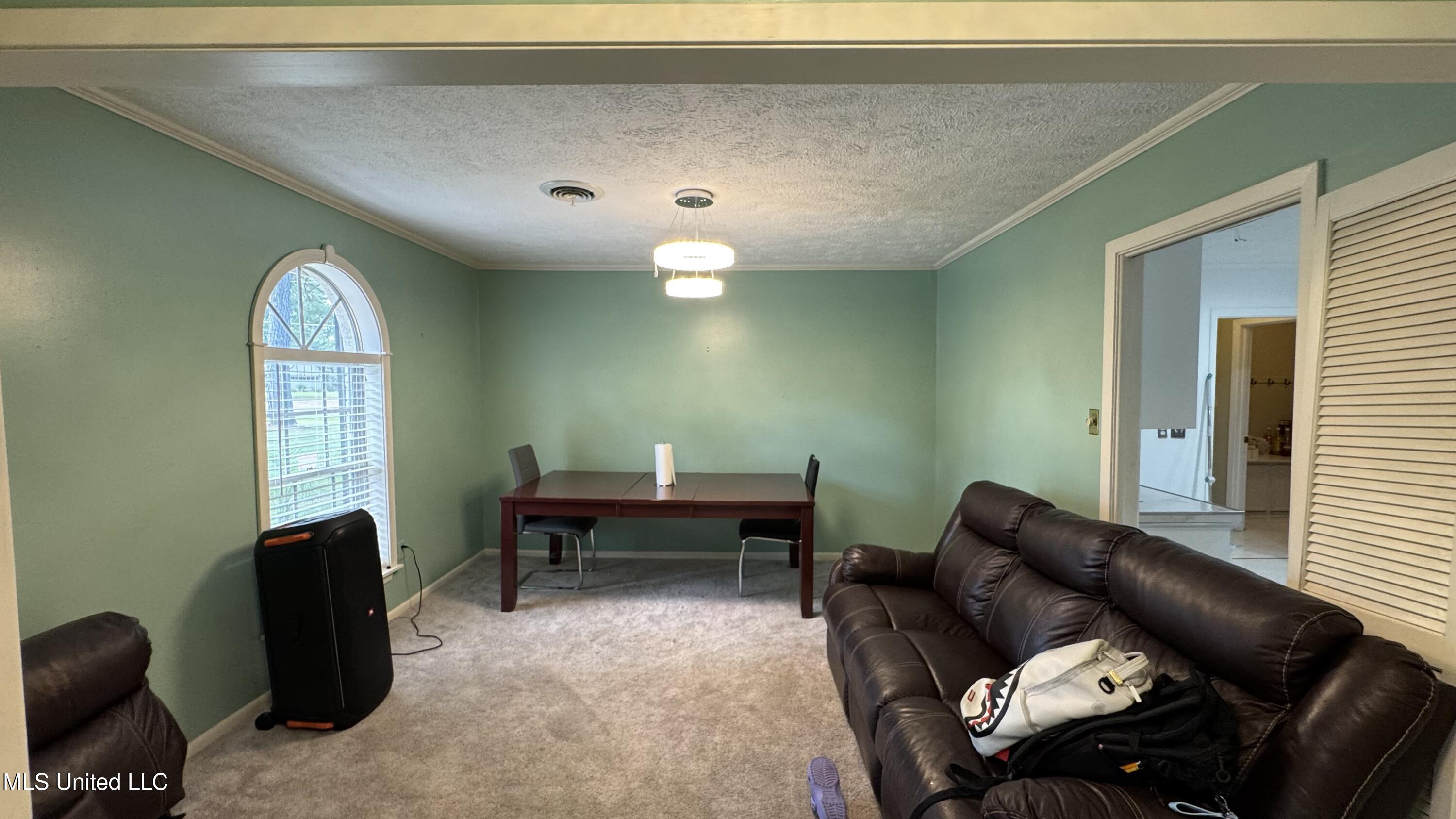 108 Azalea Drive Property Photo 3