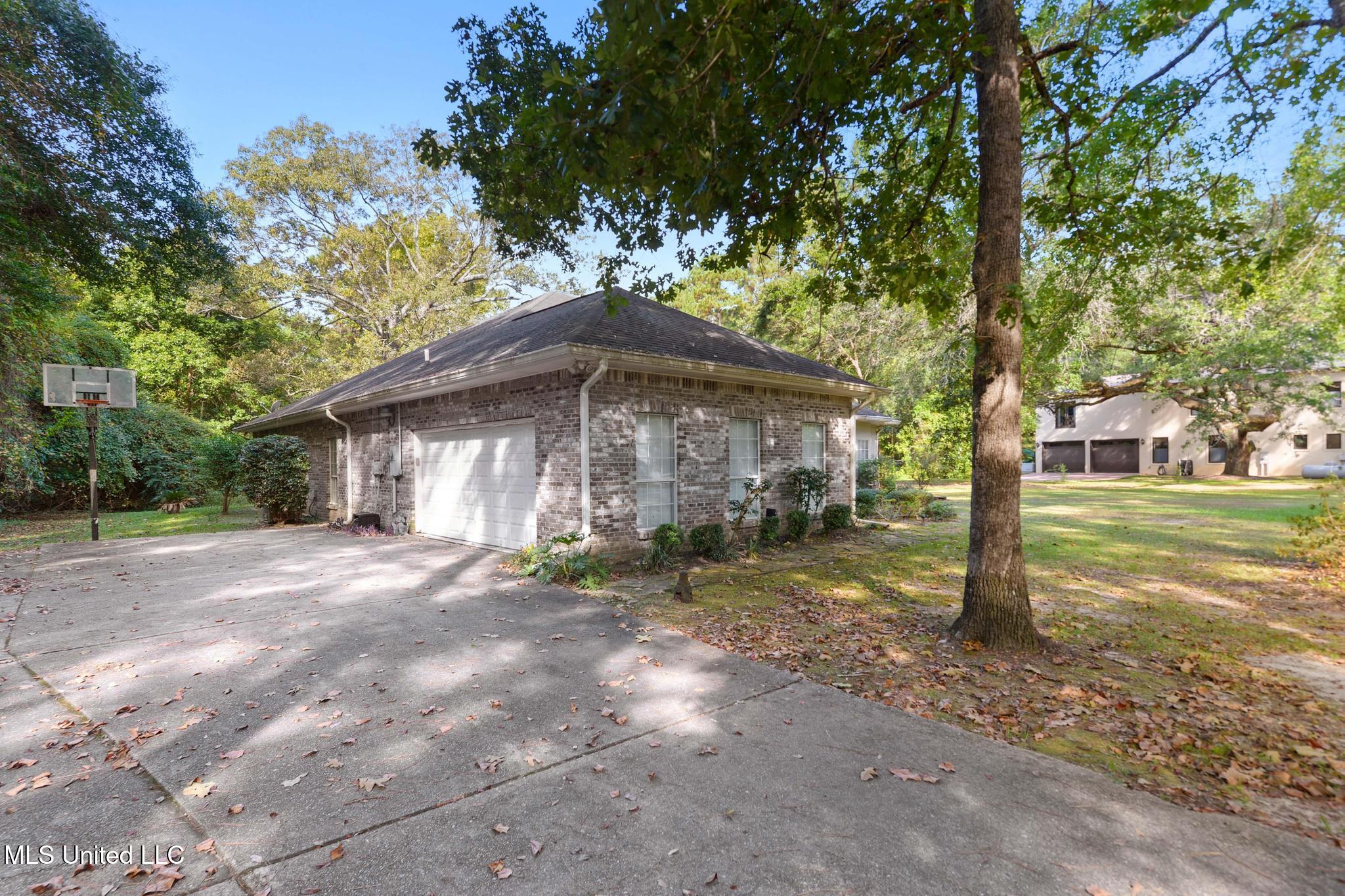 17 Zettel Road Property Photo 4