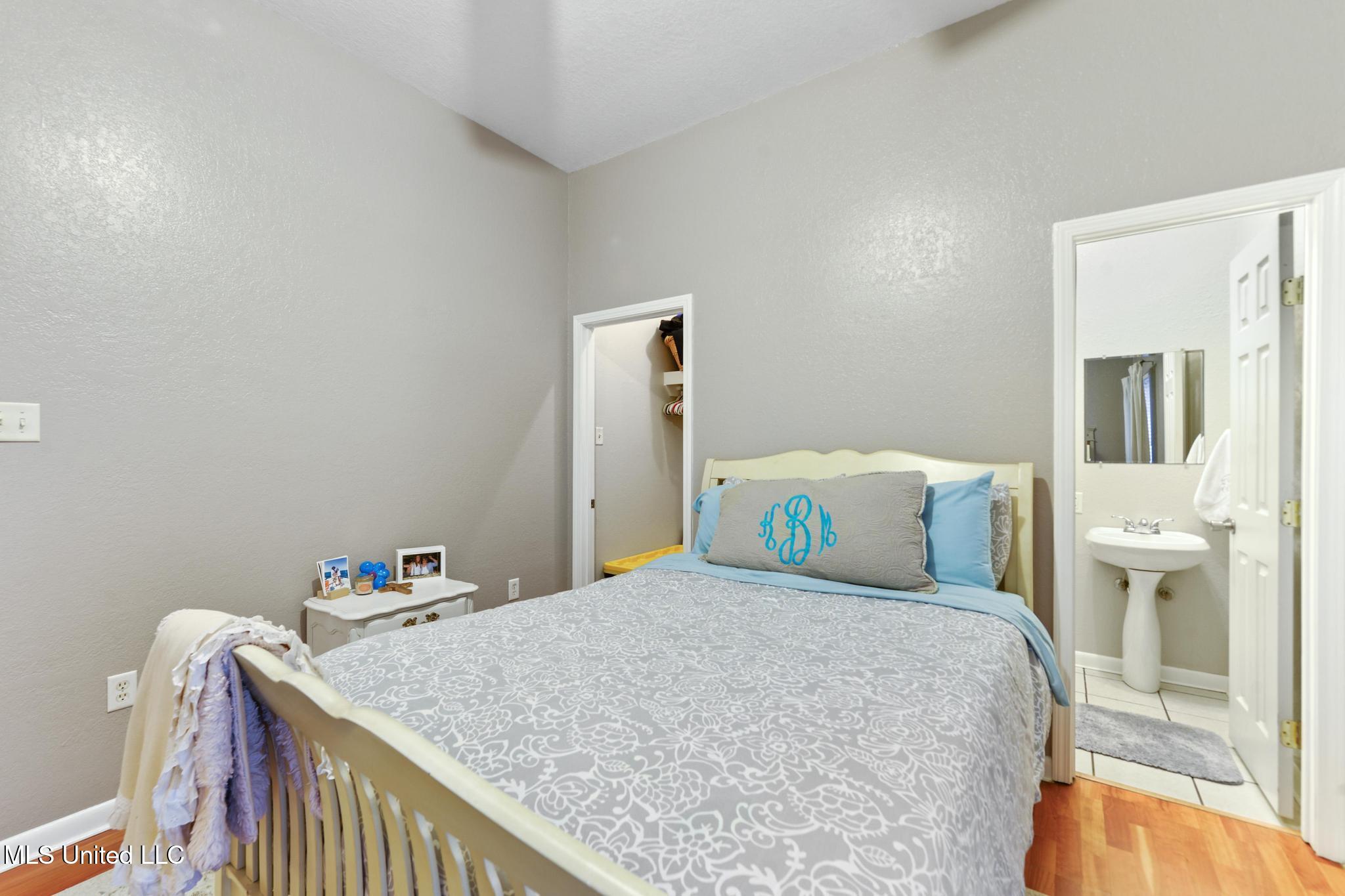 17 Zettel Road Property Photo 24