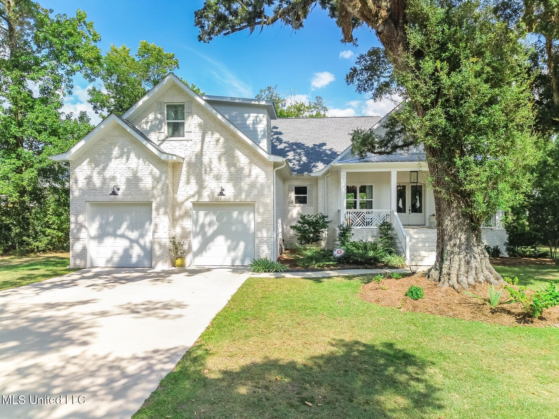 633 Savannah Estates Boulevard Property Photo 1