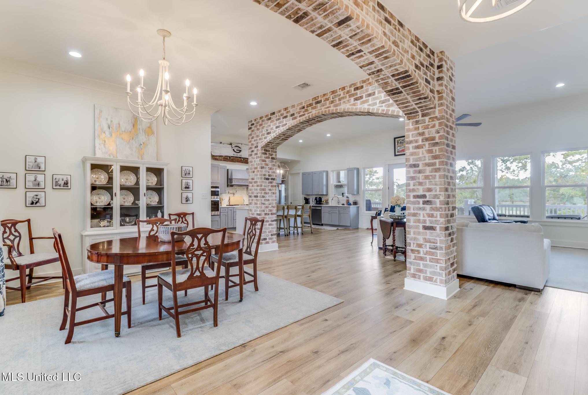 633 Savannah Estates Boulevard Property Photo 6